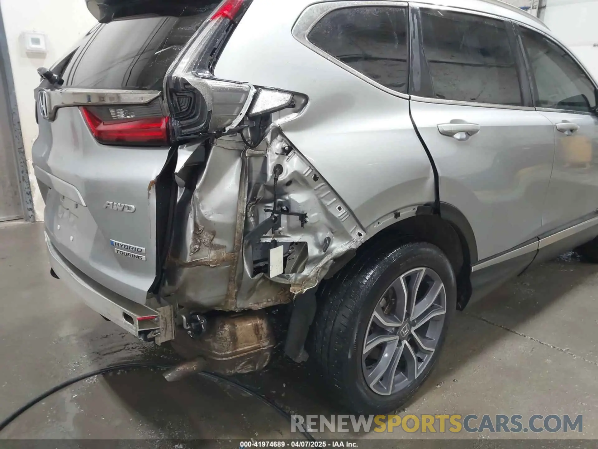 18 Photograph of a damaged car 5J6RT6H96NL026445 HONDA CR-V 2022