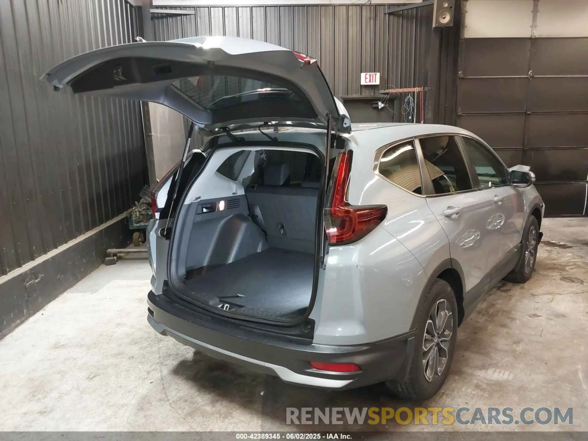 4 Photograph of a damaged car 5J6RW1H56NA011625 HONDA CR-V 2022