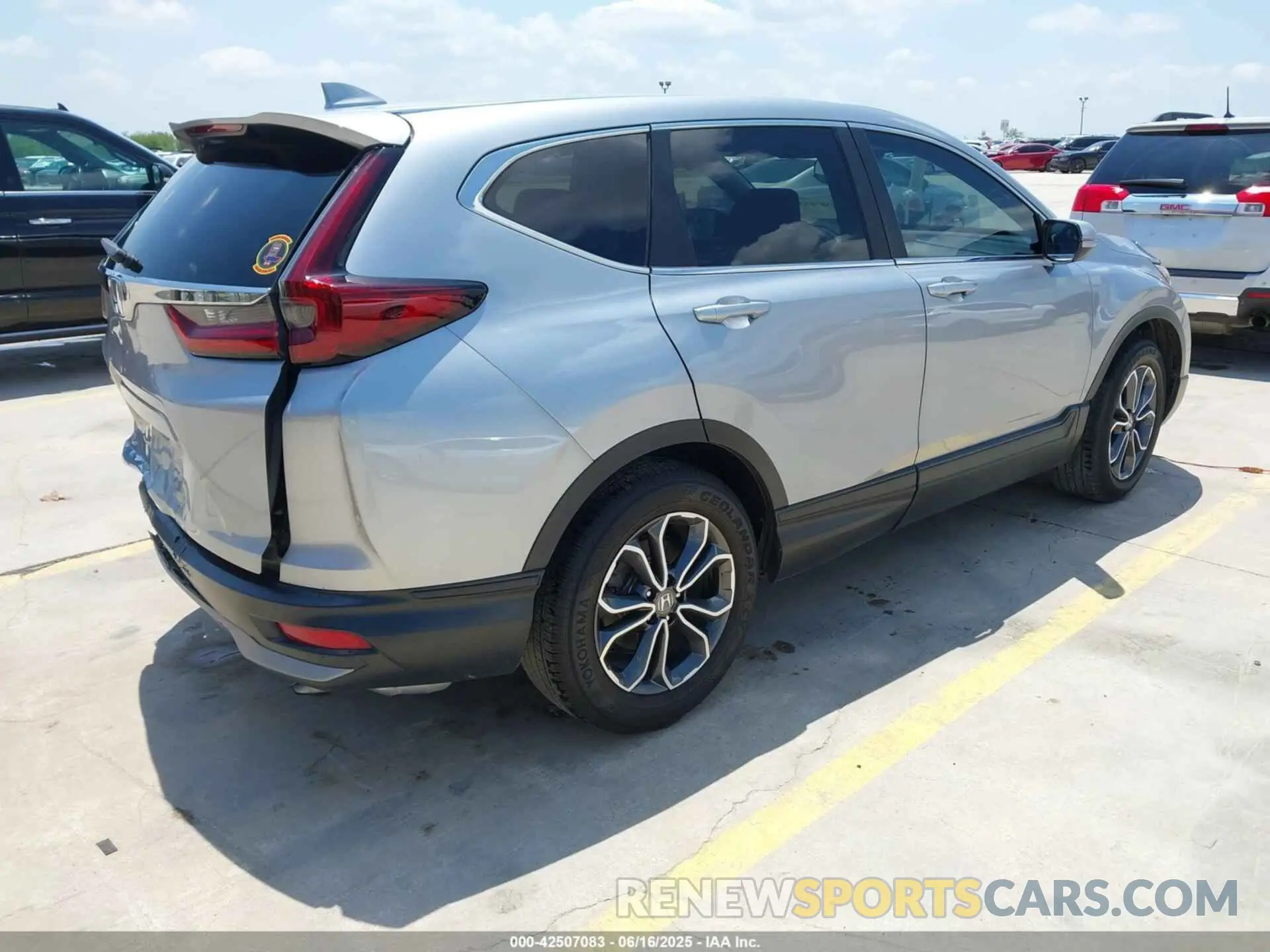 4 Photograph of a damaged car 7FARW1H57NE004295 HONDA CR-V 2022