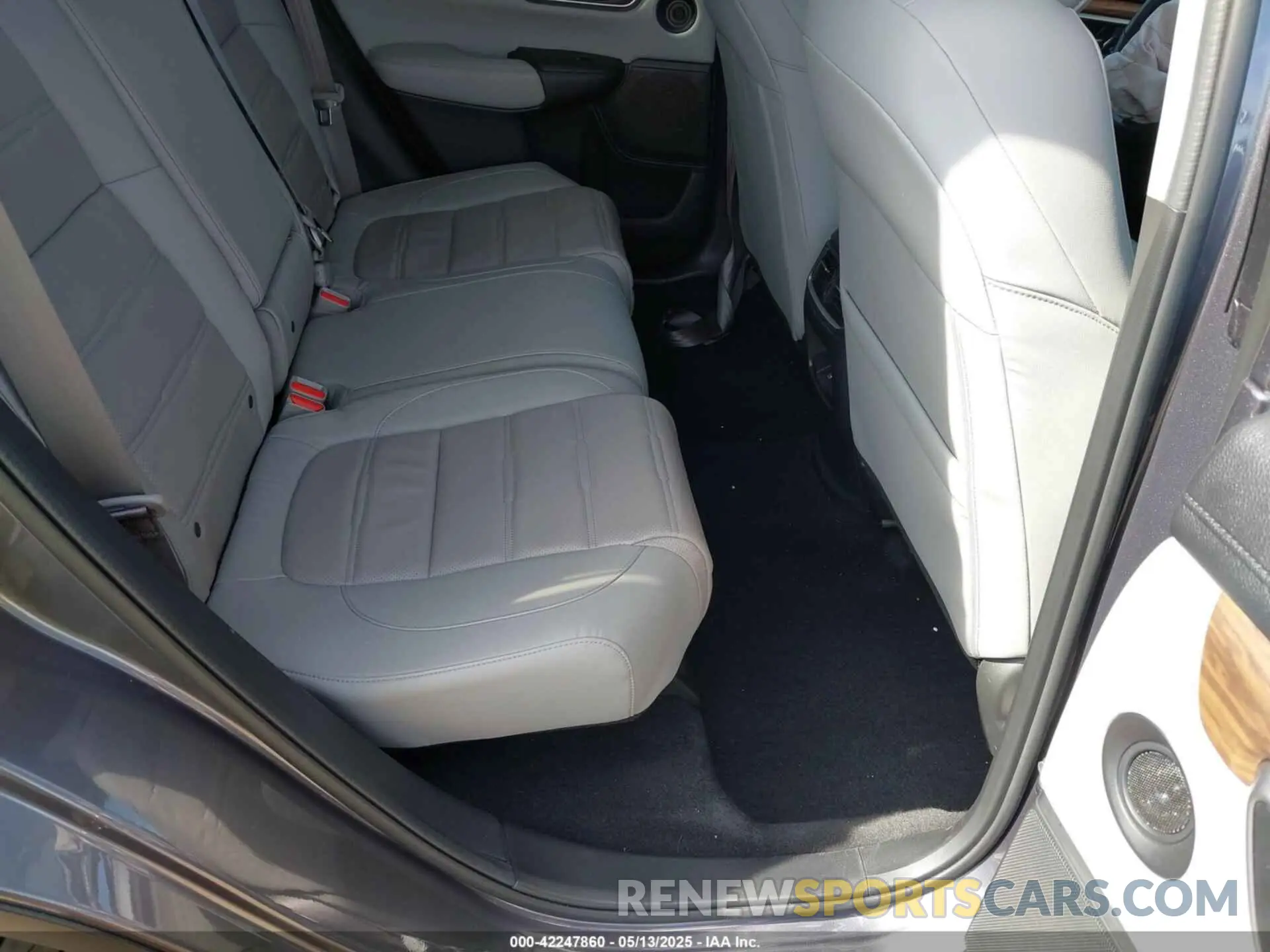 8 Photograph of a damaged car 7FARW2H95NE040625 HONDA CR-V 2022