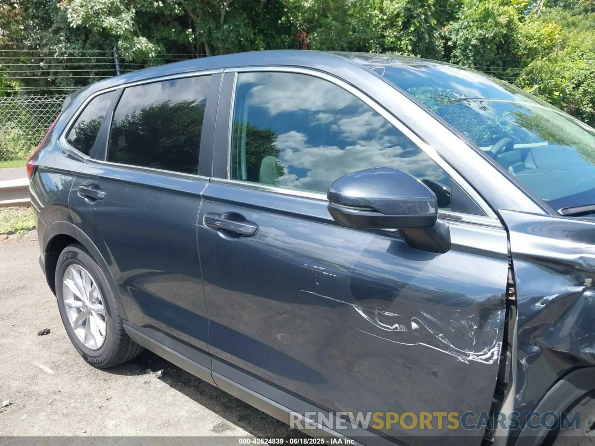13 Photograph of a damaged car 2HKRS3H48PH302840 HONDA CR-V 2023