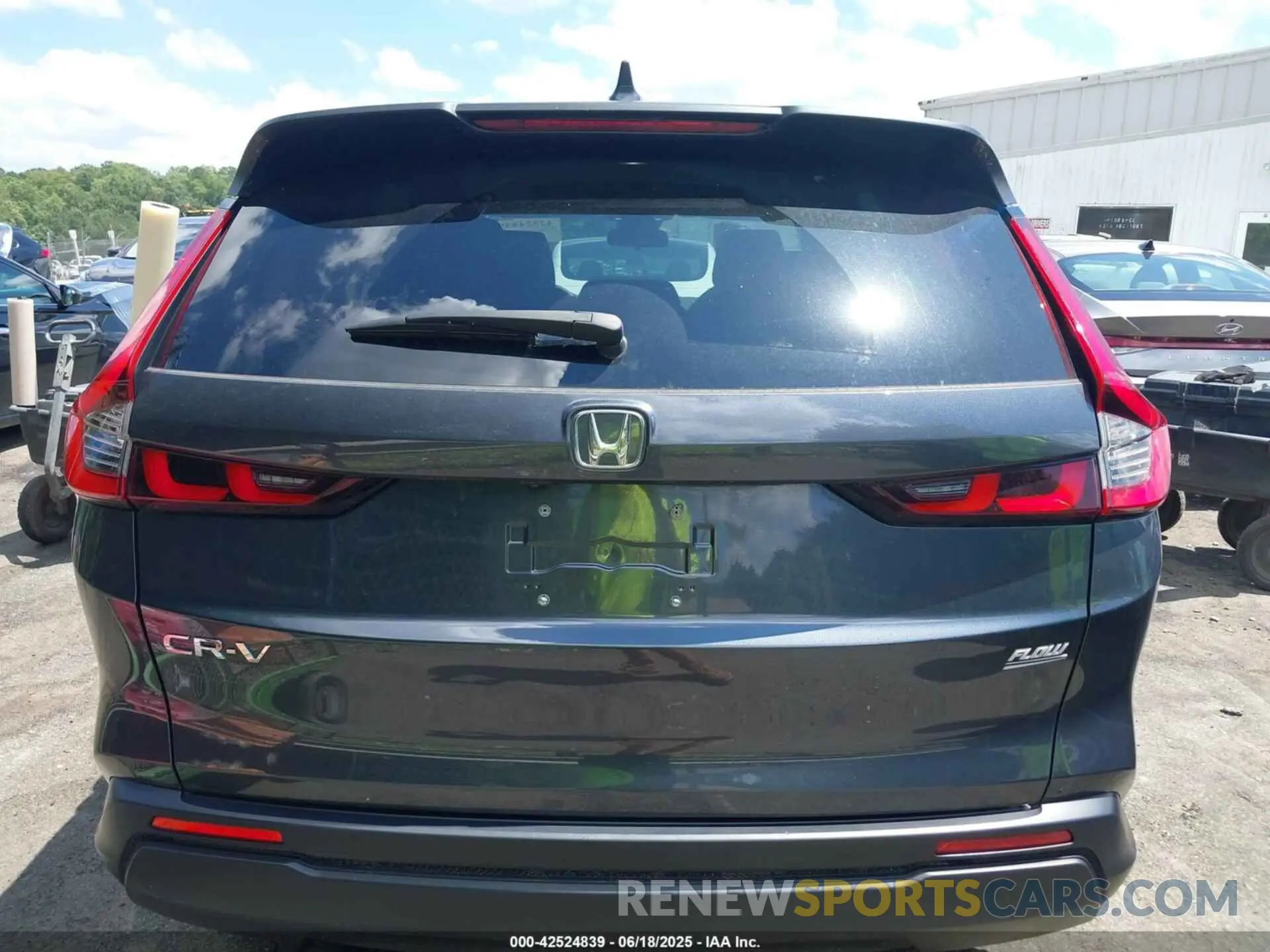 16 Photograph of a damaged car 2HKRS3H48PH302840 HONDA CR-V 2023