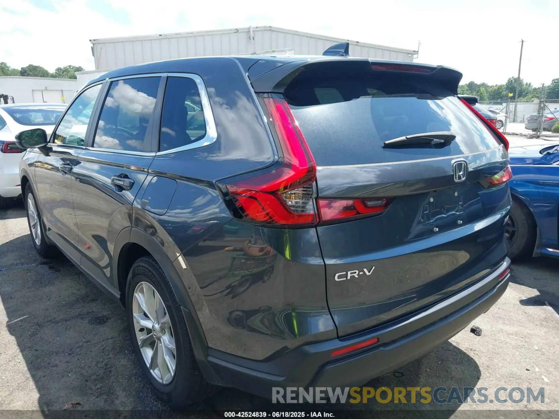 3 Photograph of a damaged car 2HKRS3H48PH302840 HONDA CR-V 2023