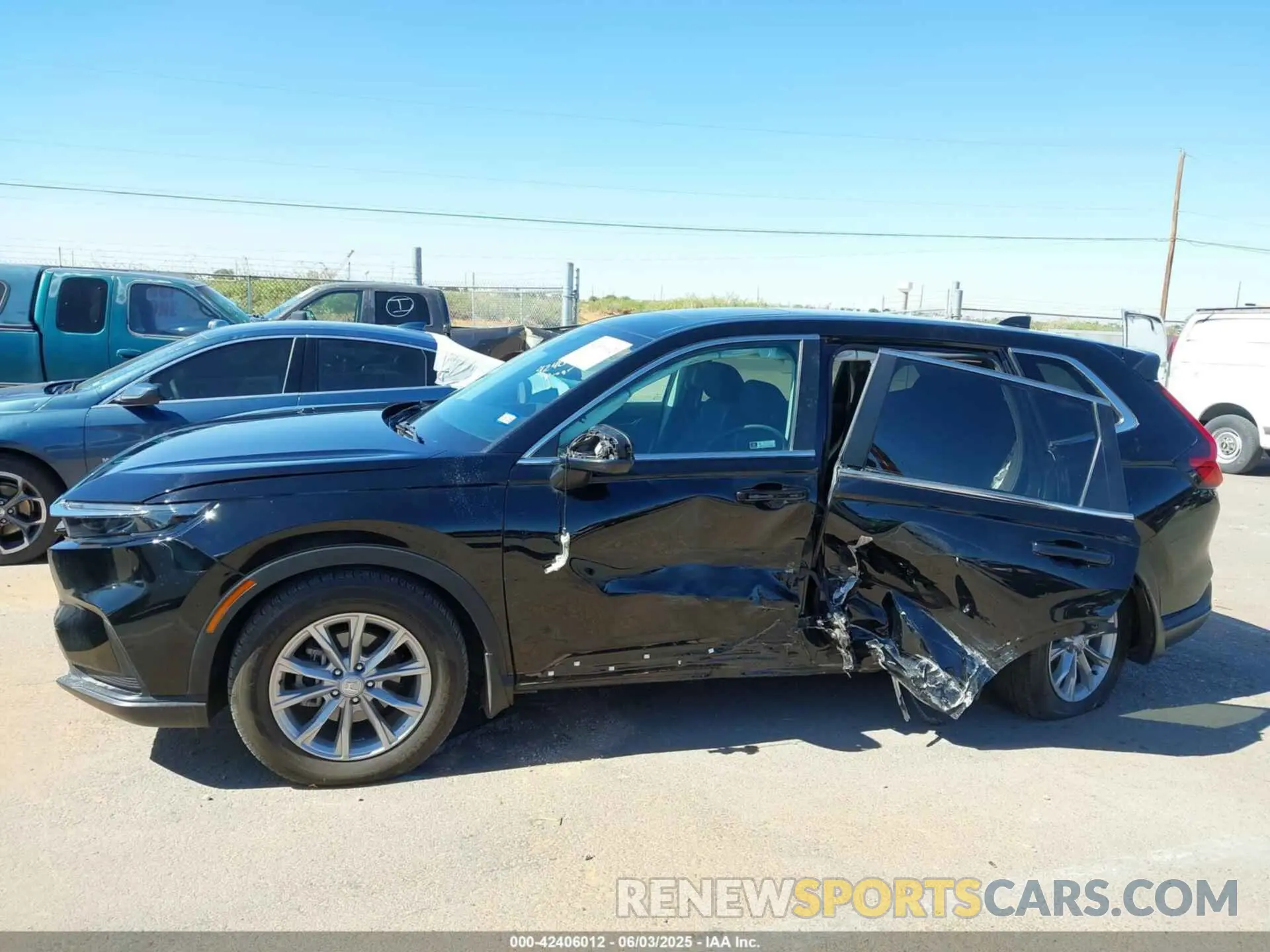 14 Photograph of a damaged car 2HKRS3H49PH302037 HONDA CR-V 2023