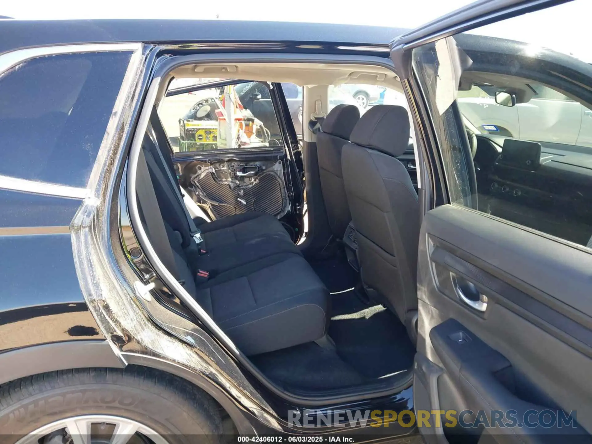 8 Photograph of a damaged car 2HKRS3H49PH302037 HONDA CR-V 2023