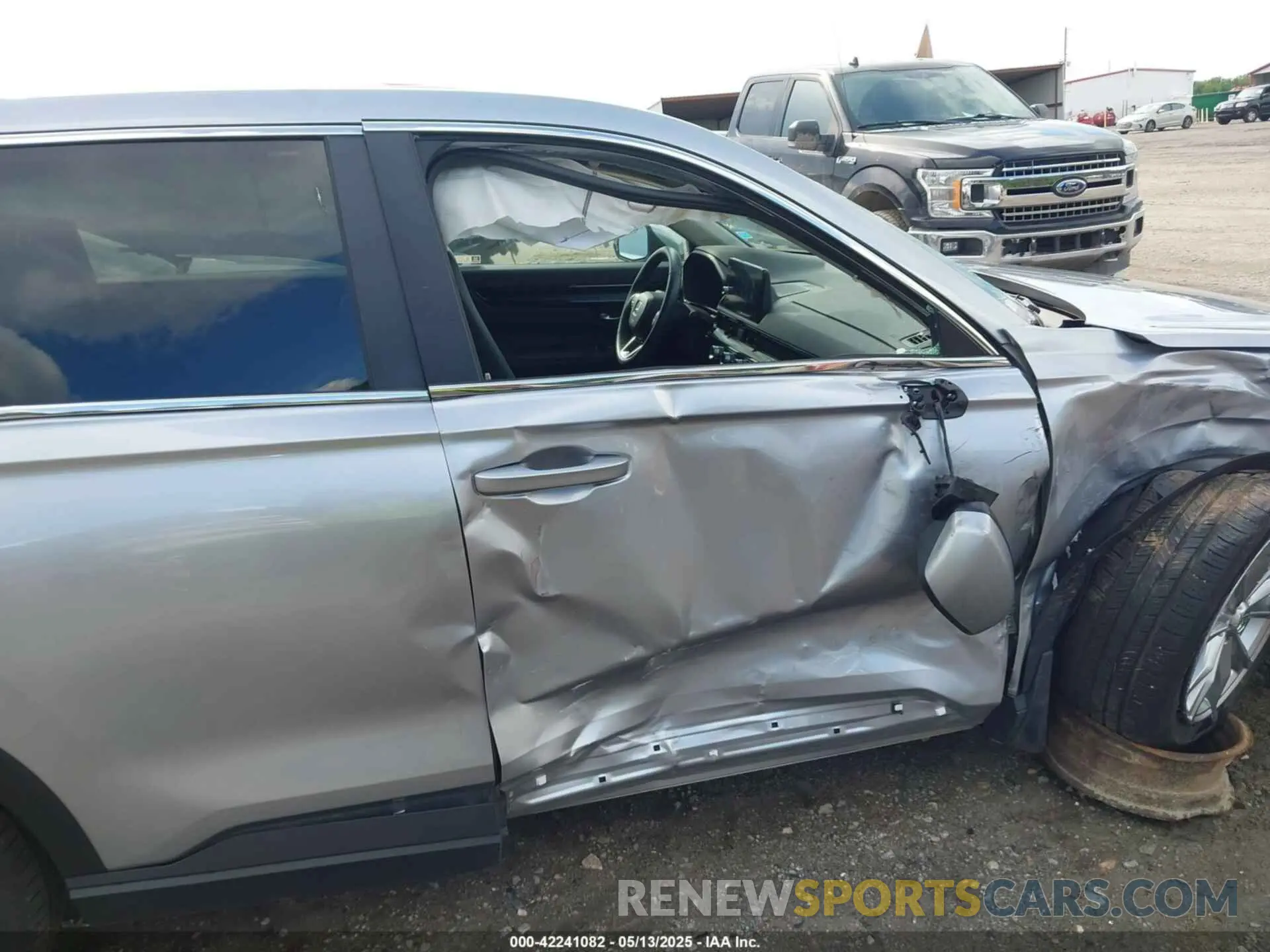 18 Photograph of a damaged car 2HKRS3H72PH301967 HONDA CR-V 2023