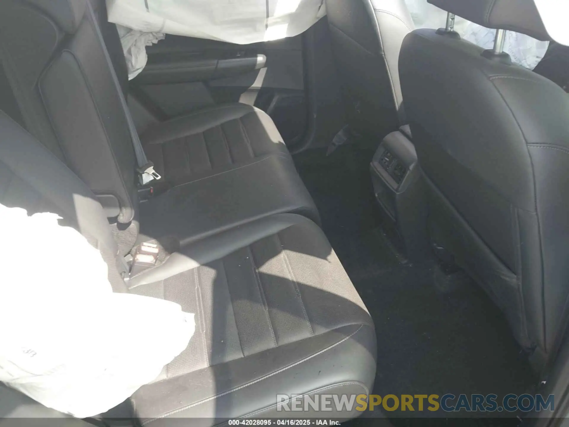 8 Photograph of a damaged car 2HKRS3H75PH302319 HONDA CR-V 2023