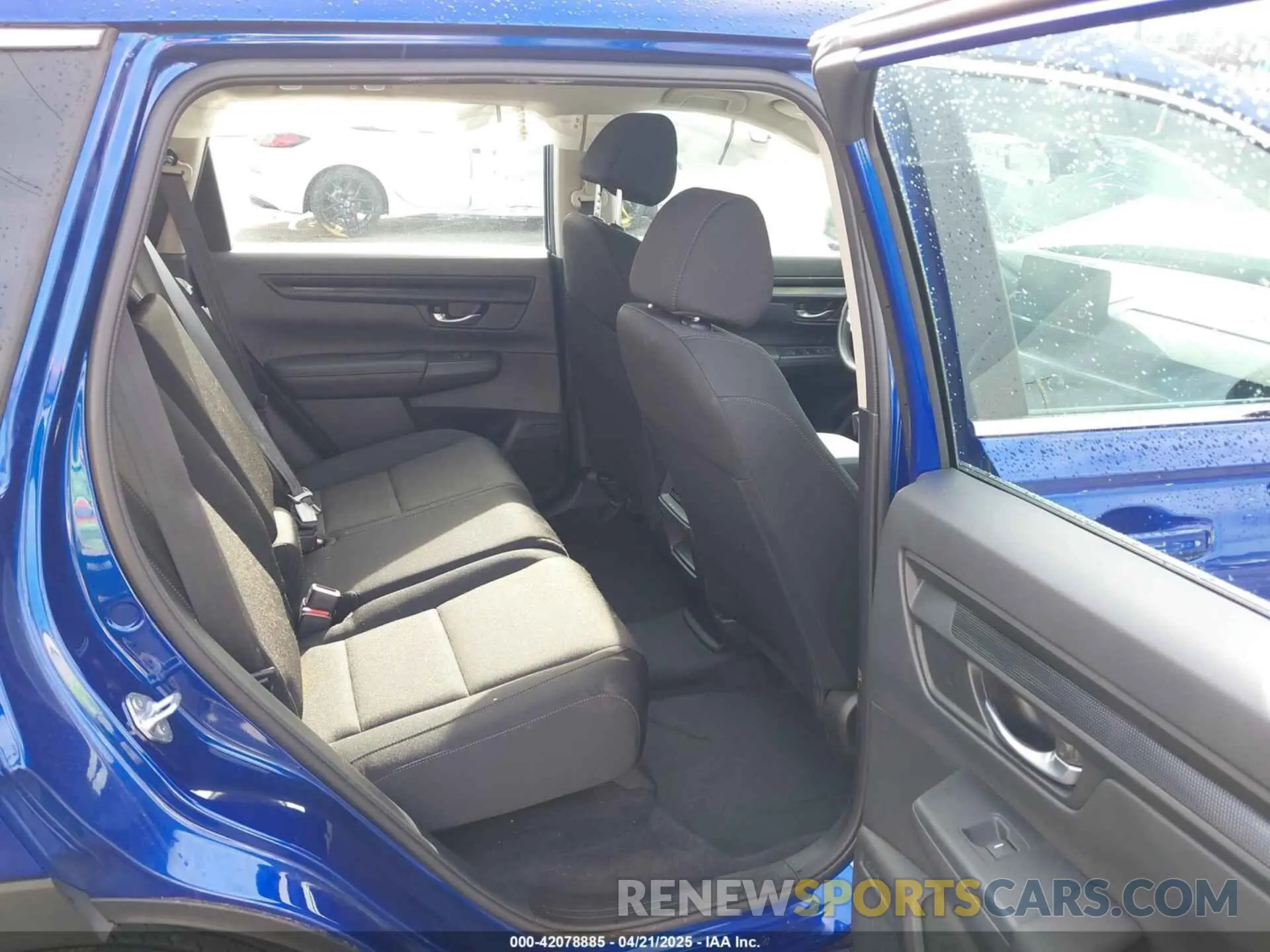 8 Photograph of a damaged car 2HKRS4H20PH425634 HONDA CR-V 2023
