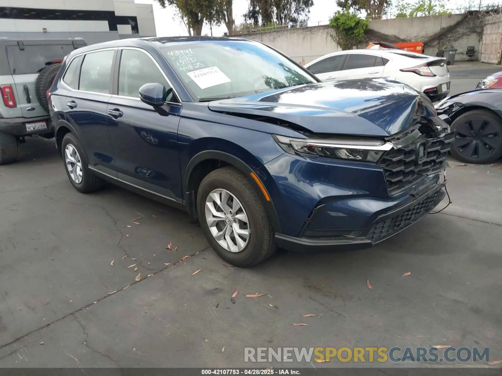 1 Photograph of a damaged car 2HKRS4H22PH421245 HONDA CR-V 2023