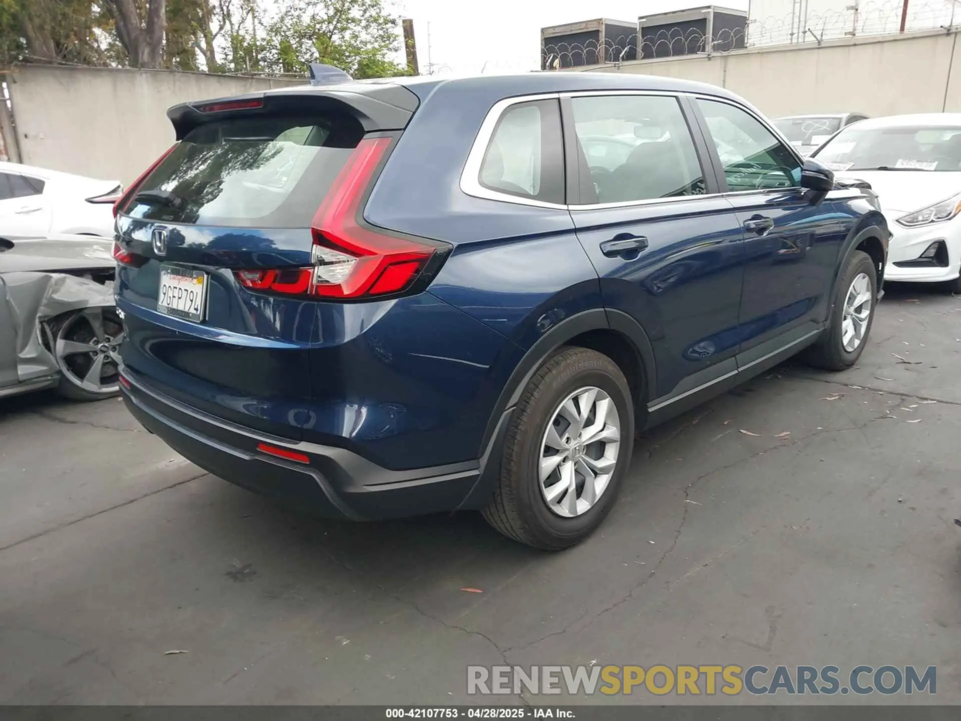 4 Photograph of a damaged car 2HKRS4H22PH421245 HONDA CR-V 2023