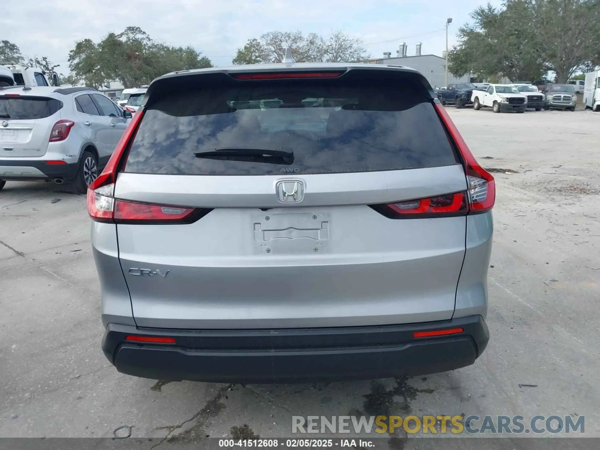 17 Photograph of a damaged car 2HKRS4H41PH404227 HONDA CR-V 2023