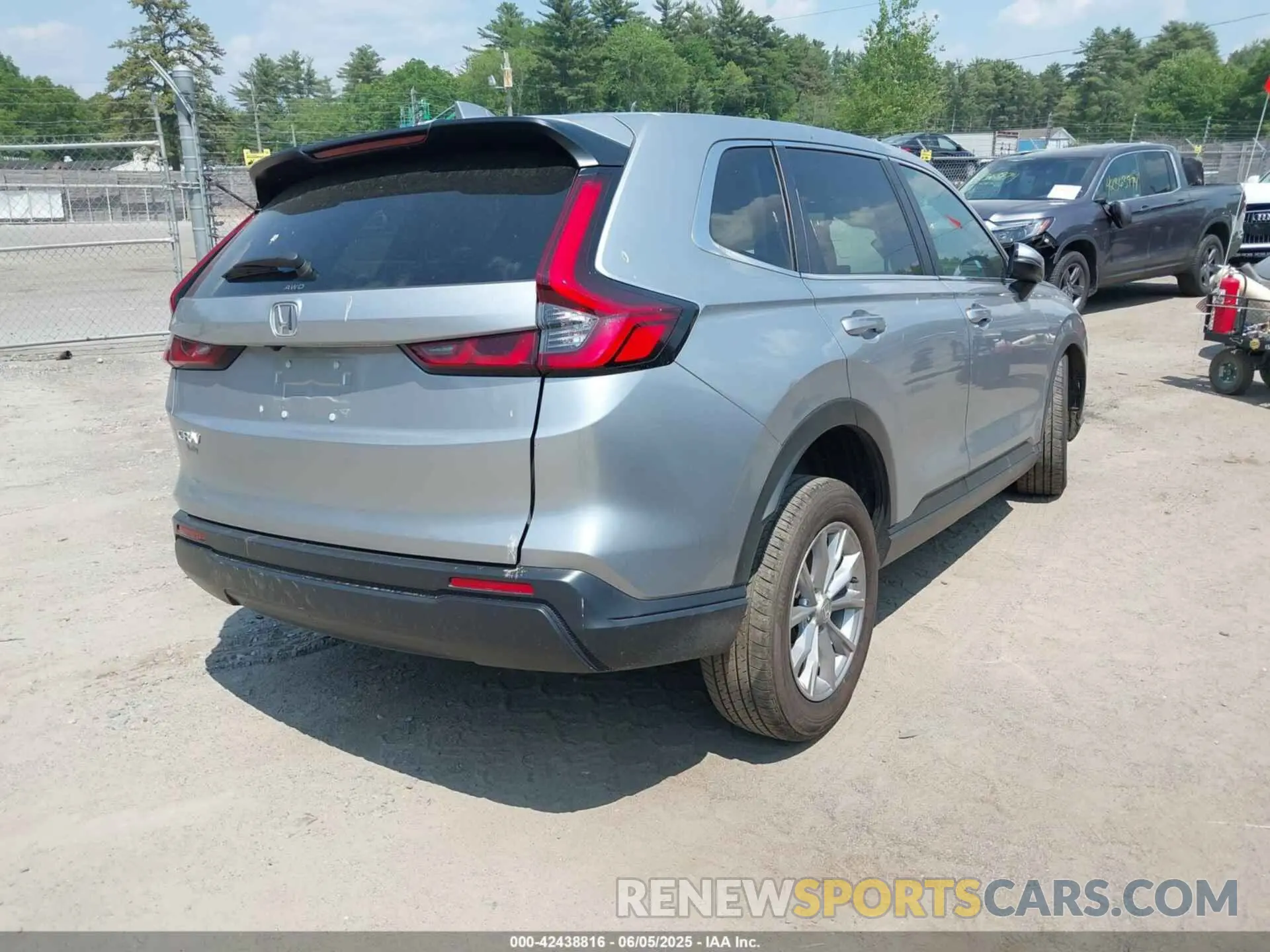 4 Photograph of a damaged car 2HKRS4H41PH423666 HONDA CR-V 2023