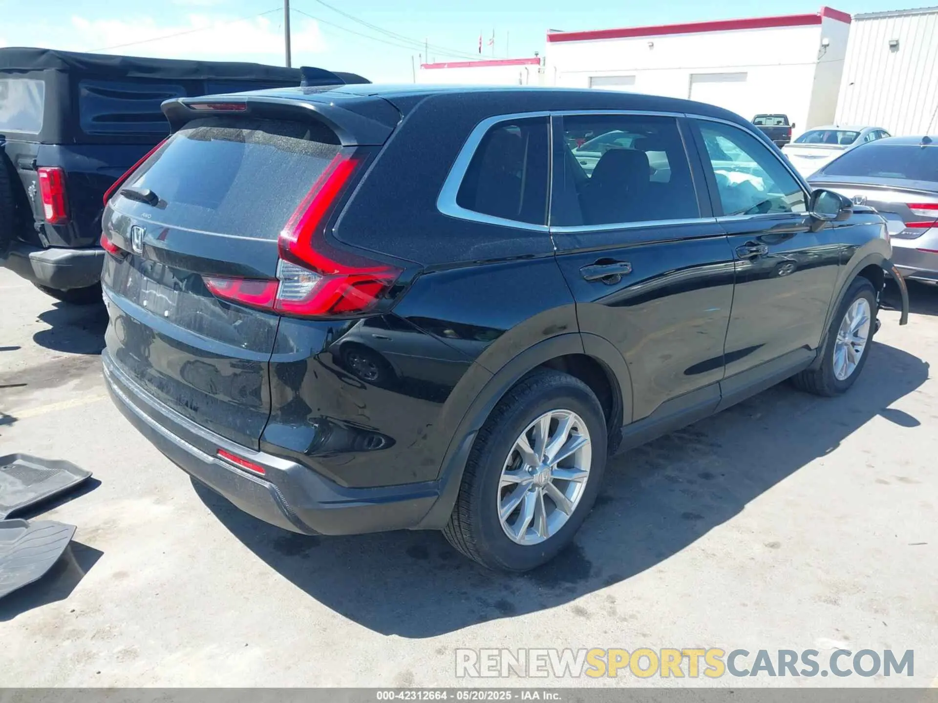 4 Photograph of a damaged car 2HKRS4H47PH432890 HONDA CR-V 2023
