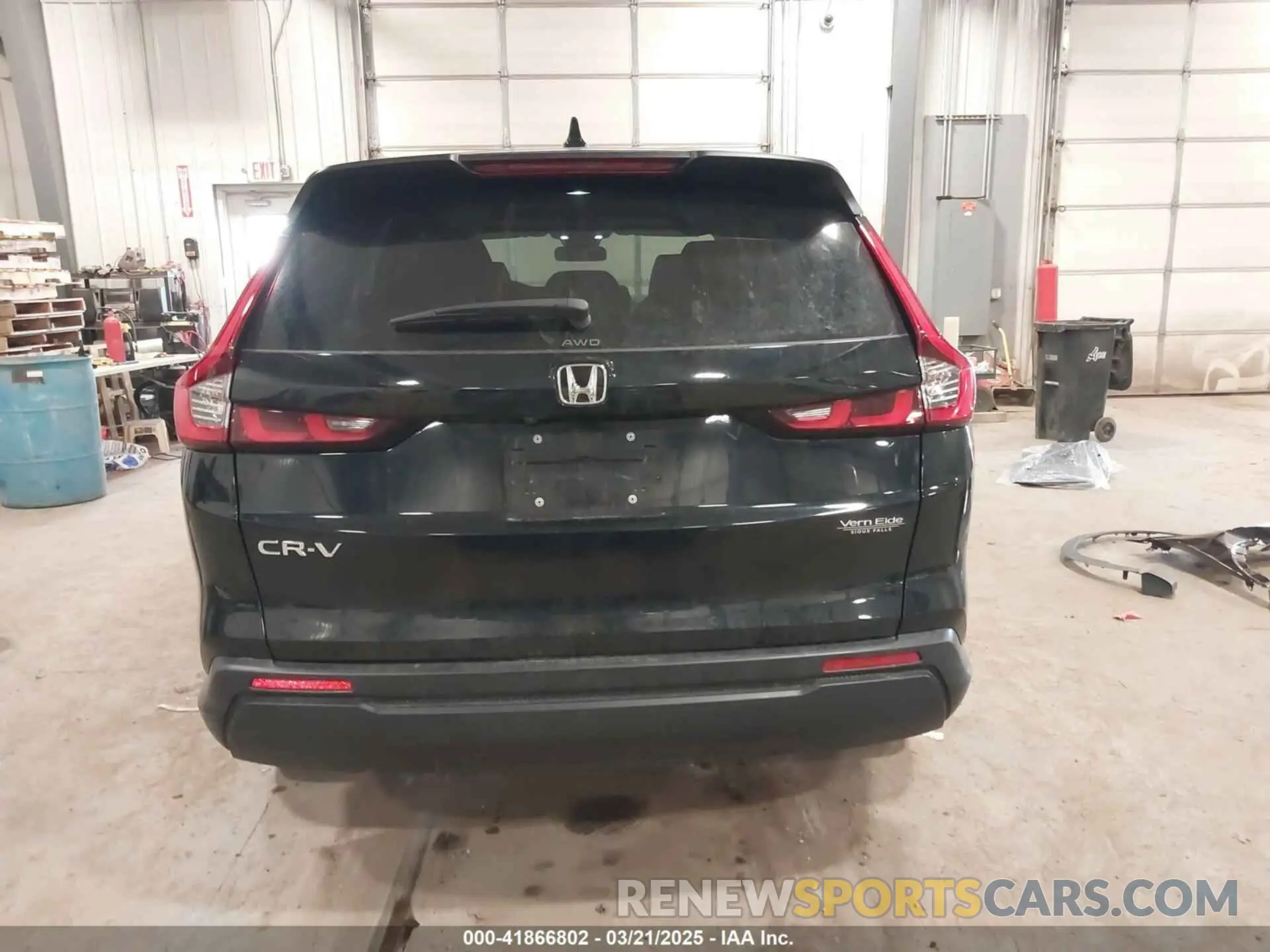 17 Photograph of a damaged car 2HKRS4H49PH405044 HONDA CR-V 2023