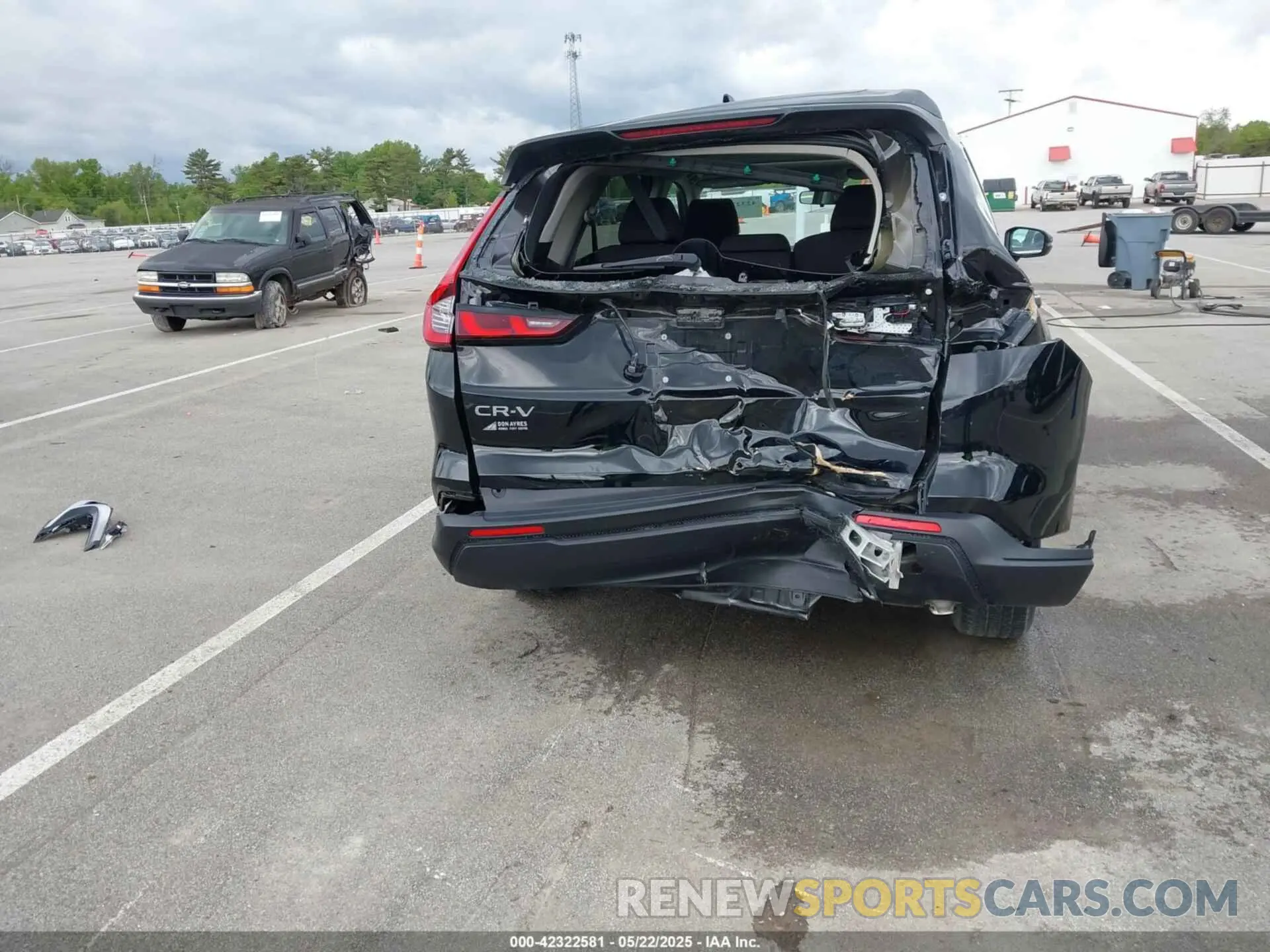 17 Photograph of a damaged car 2HKRS4H4XPH415601 HONDA CR-V 2023