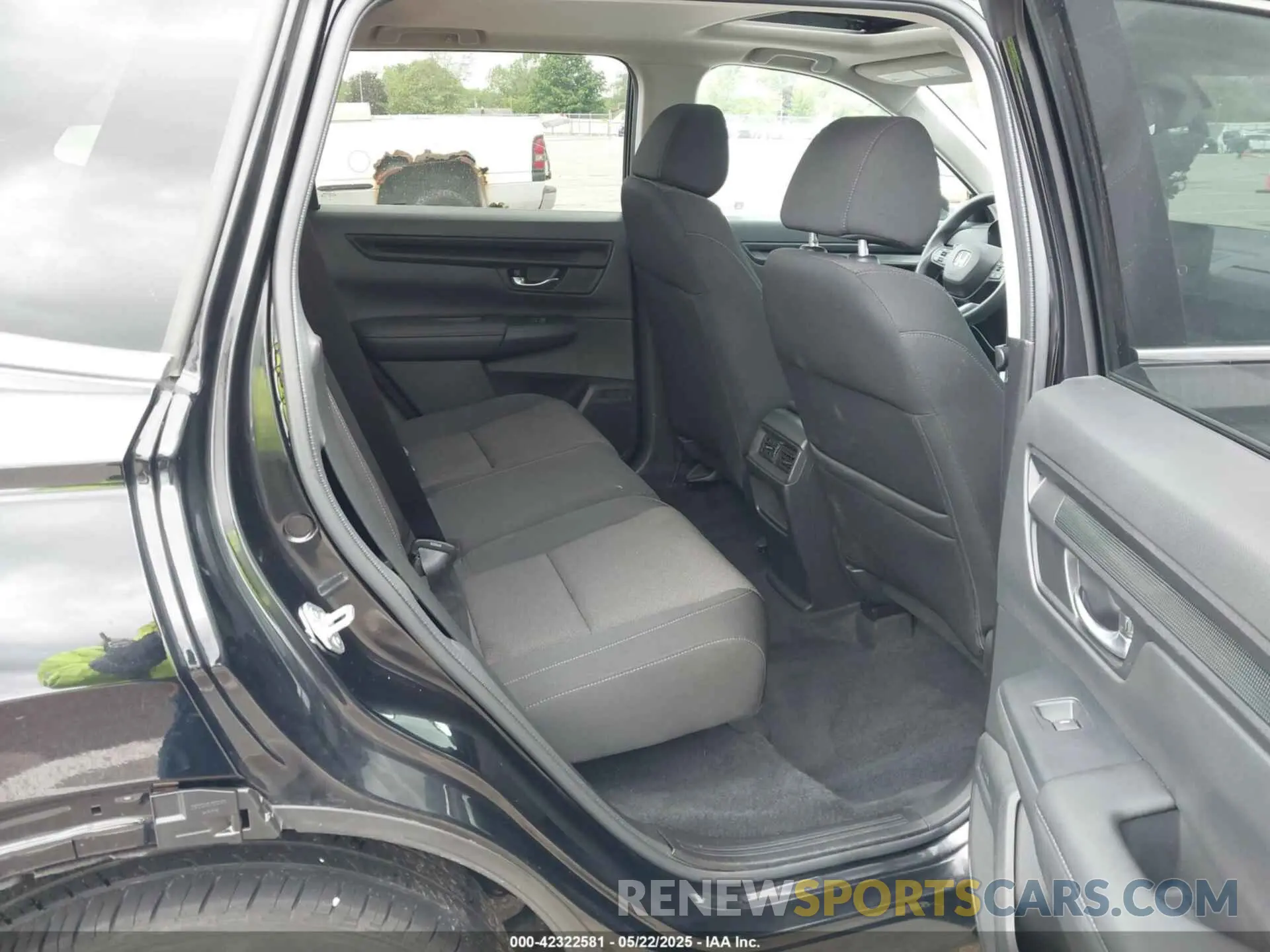 8 Photograph of a damaged car 2HKRS4H4XPH415601 HONDA CR-V 2023