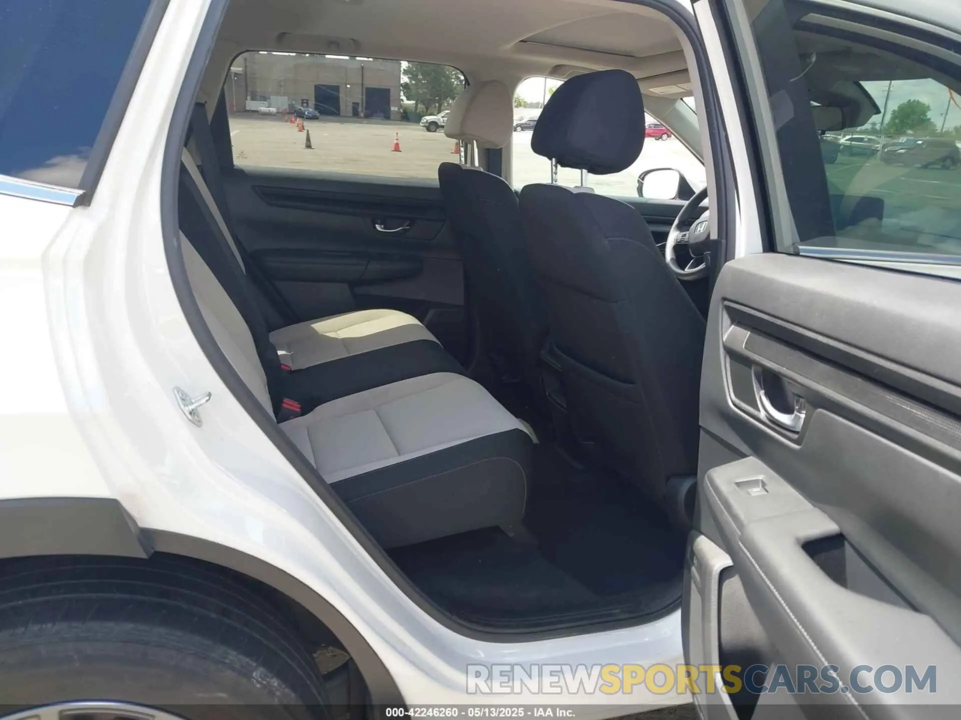 8 Photograph of a damaged car 2HKRS4H4XPH424542 HONDA CR-V 2023