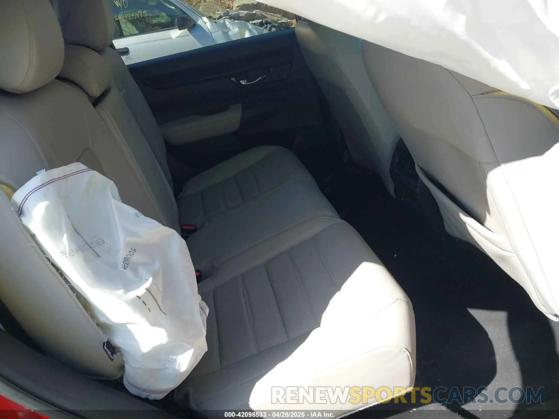 8 Photograph of a damaged car 2HKRS4H71PH403864 HONDA CR-V 2023