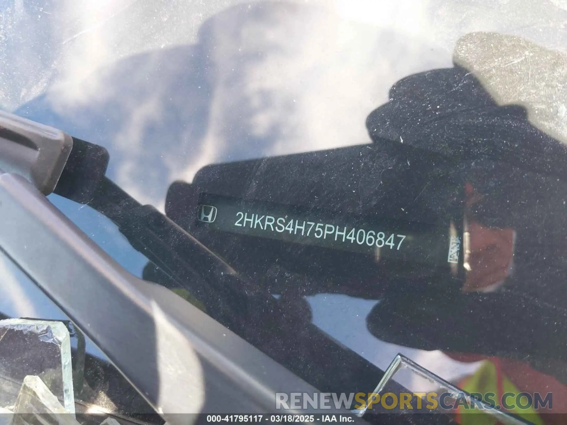 17 Photograph of a damaged car 2HKRS4H75PH406847 HONDA CR-V 2023