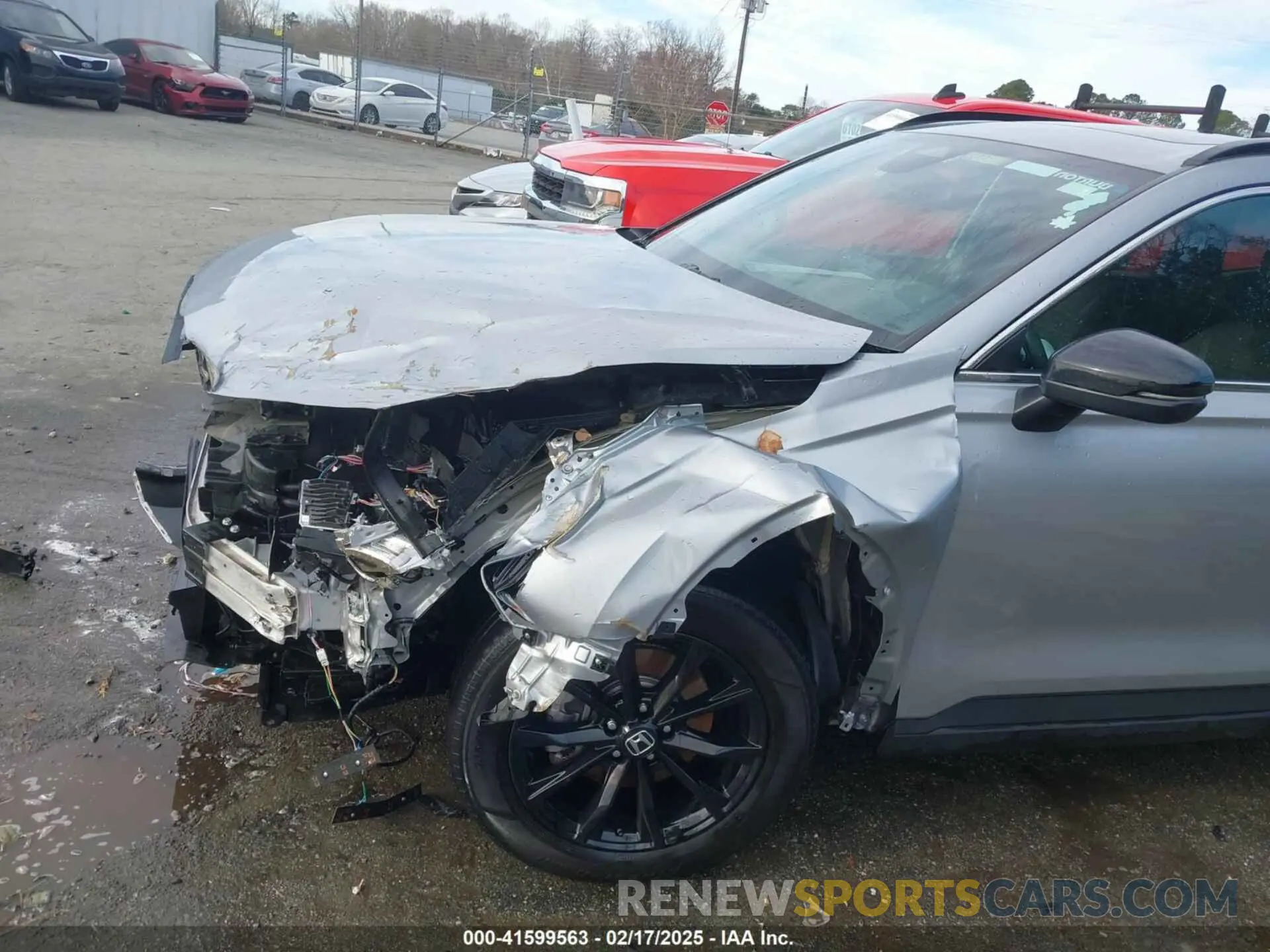 17 Photograph of a damaged car 2HKRS5H54PH706805 HONDA CR-V 2023