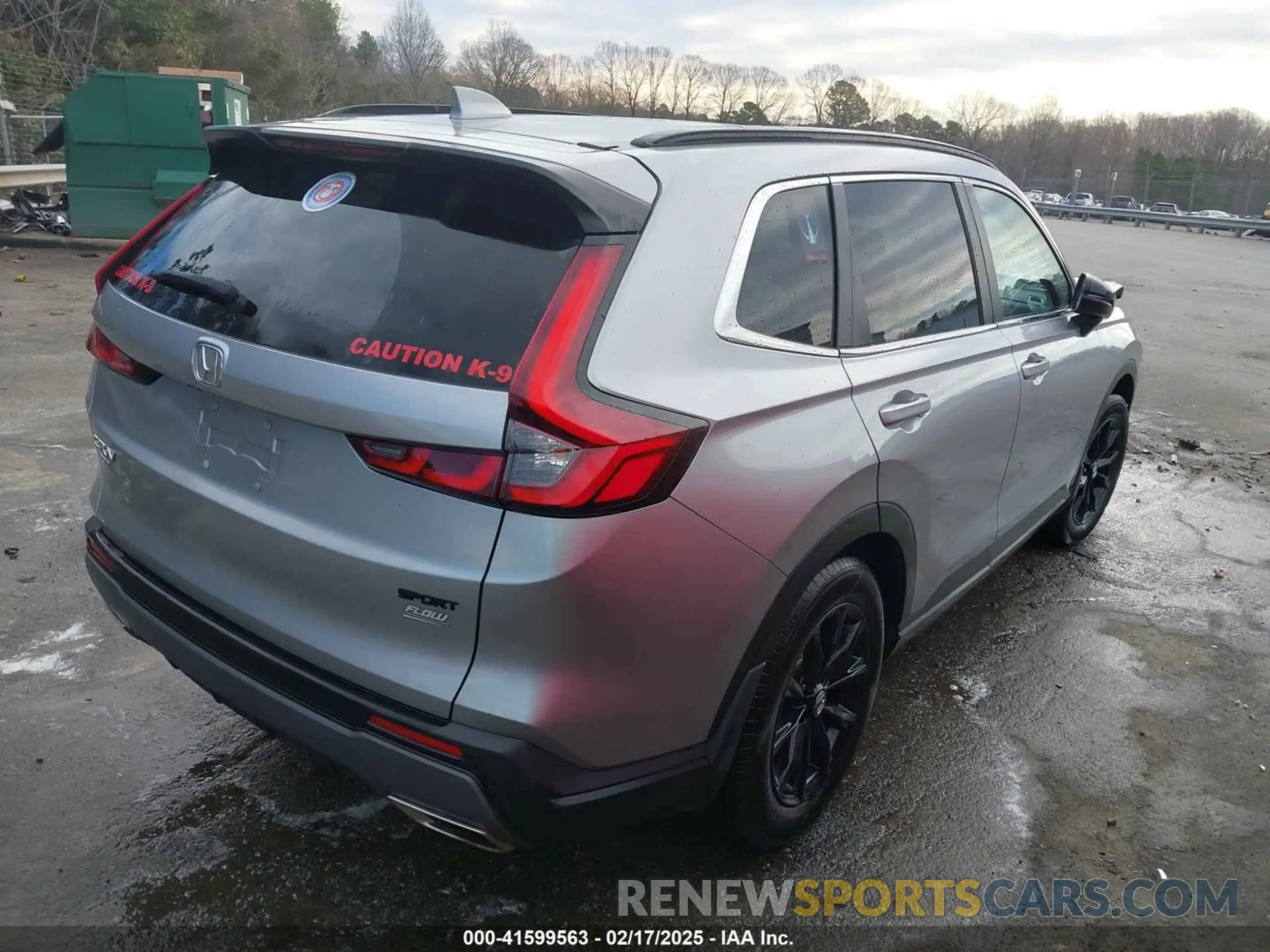 4 Photograph of a damaged car 2HKRS5H54PH706805 HONDA CR-V 2023