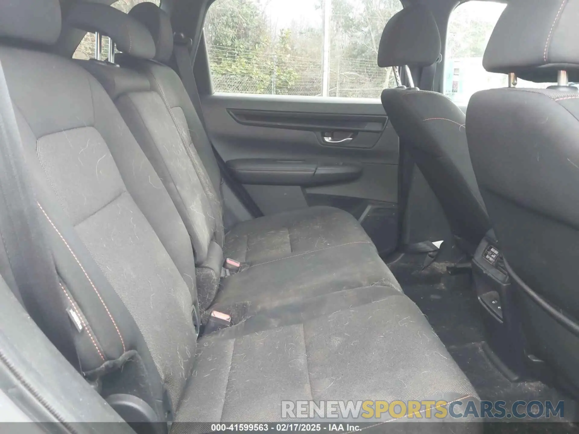 8 Photograph of a damaged car 2HKRS5H54PH706805 HONDA CR-V 2023