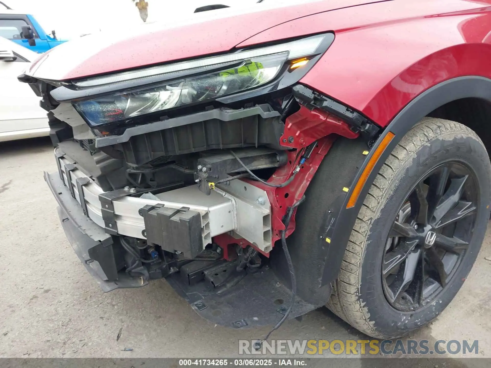 18 Photograph of a damaged car 2HKRS5H55PH710622 HONDA CR-V 2023