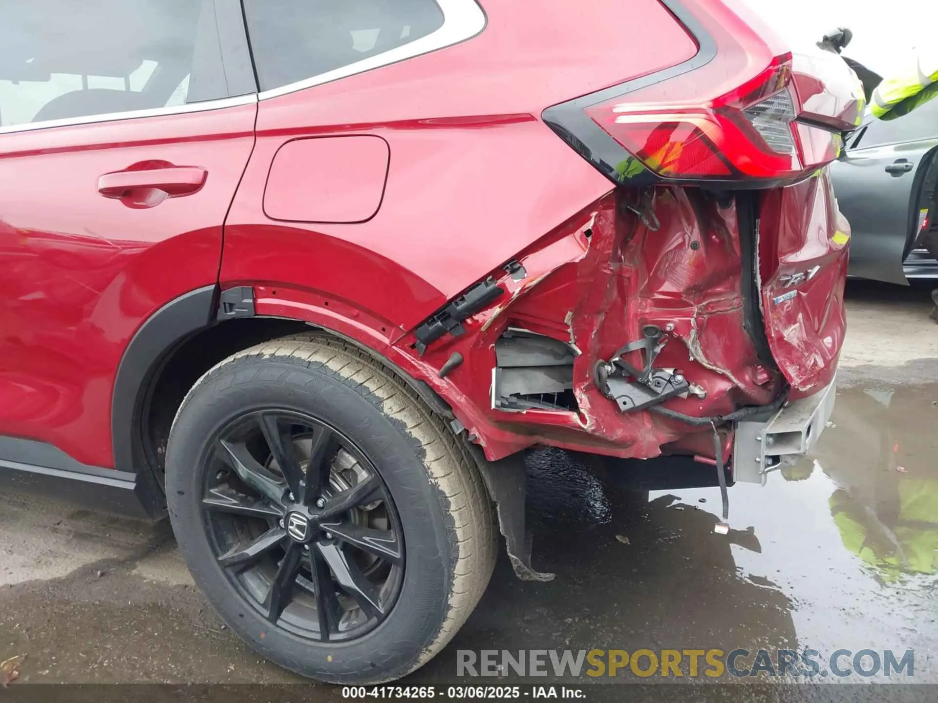 19 Photograph of a damaged car 2HKRS5H55PH710622 HONDA CR-V 2023