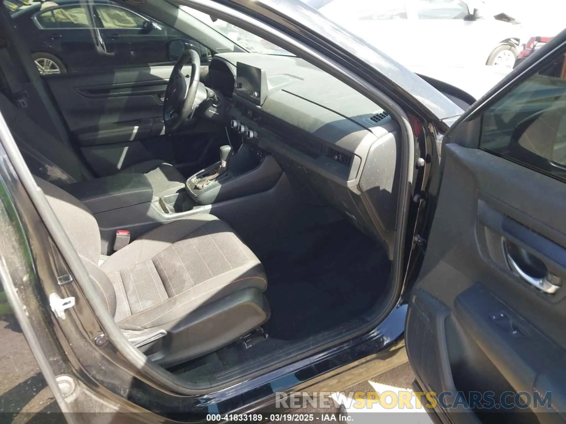 5 Photograph of a damaged car 2HKRS5H58PH704474 HONDA CR-V 2023