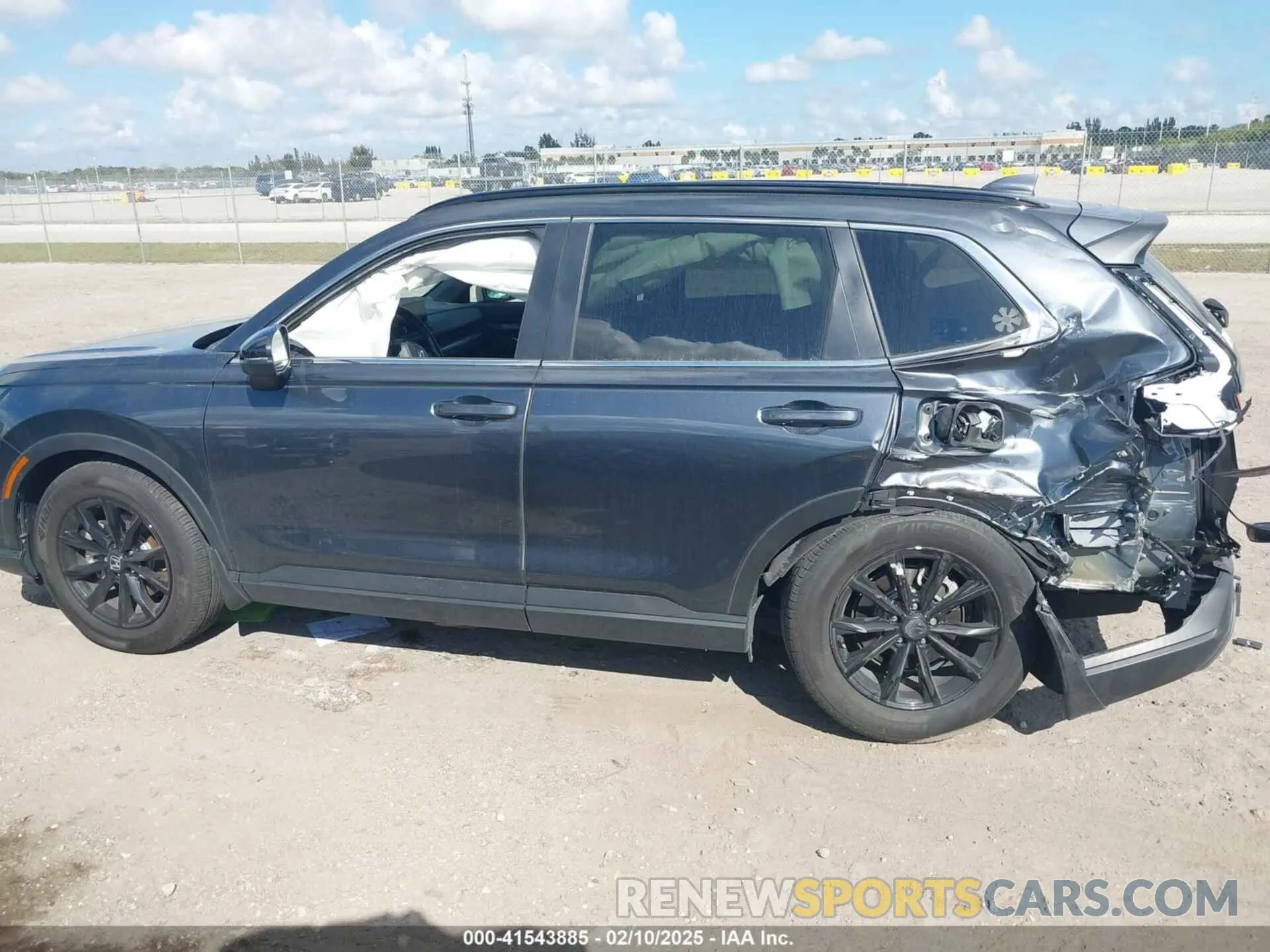 13 Photograph of a damaged car 2HKRS5H59PH701843 HONDA CR-V 2023