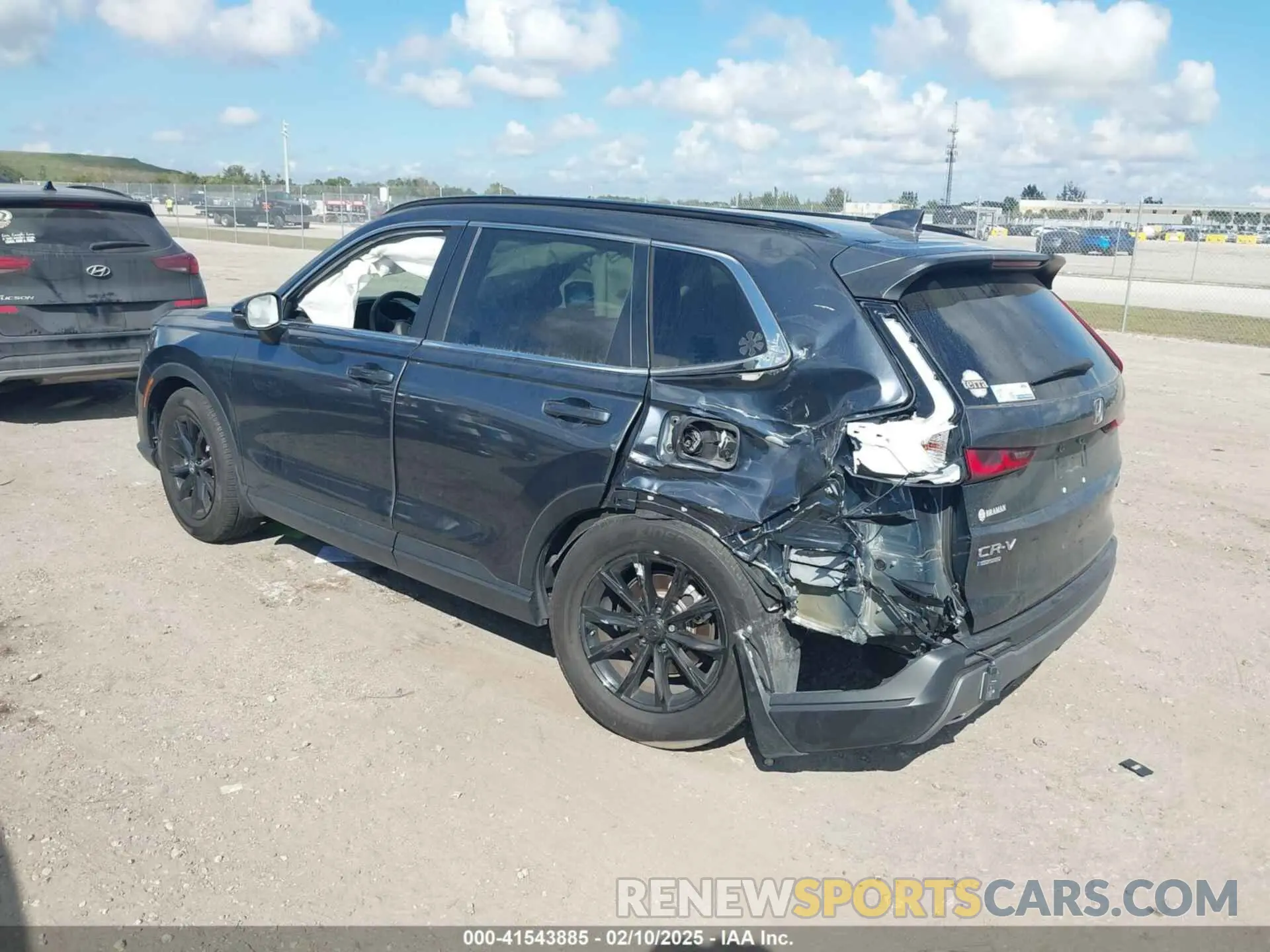 3 Photograph of a damaged car 2HKRS5H59PH701843 HONDA CR-V 2023
