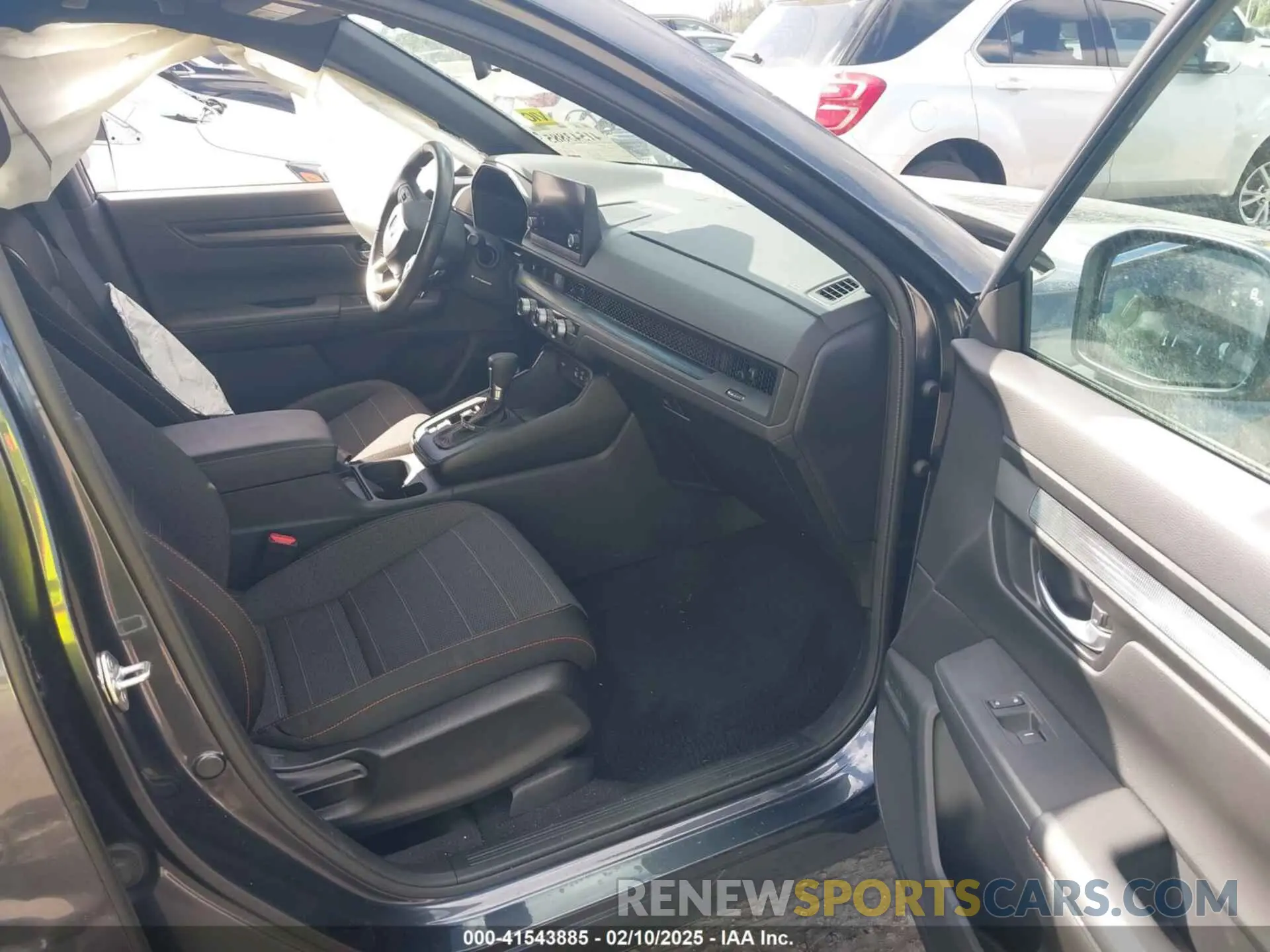 5 Photograph of a damaged car 2HKRS5H59PH701843 HONDA CR-V 2023