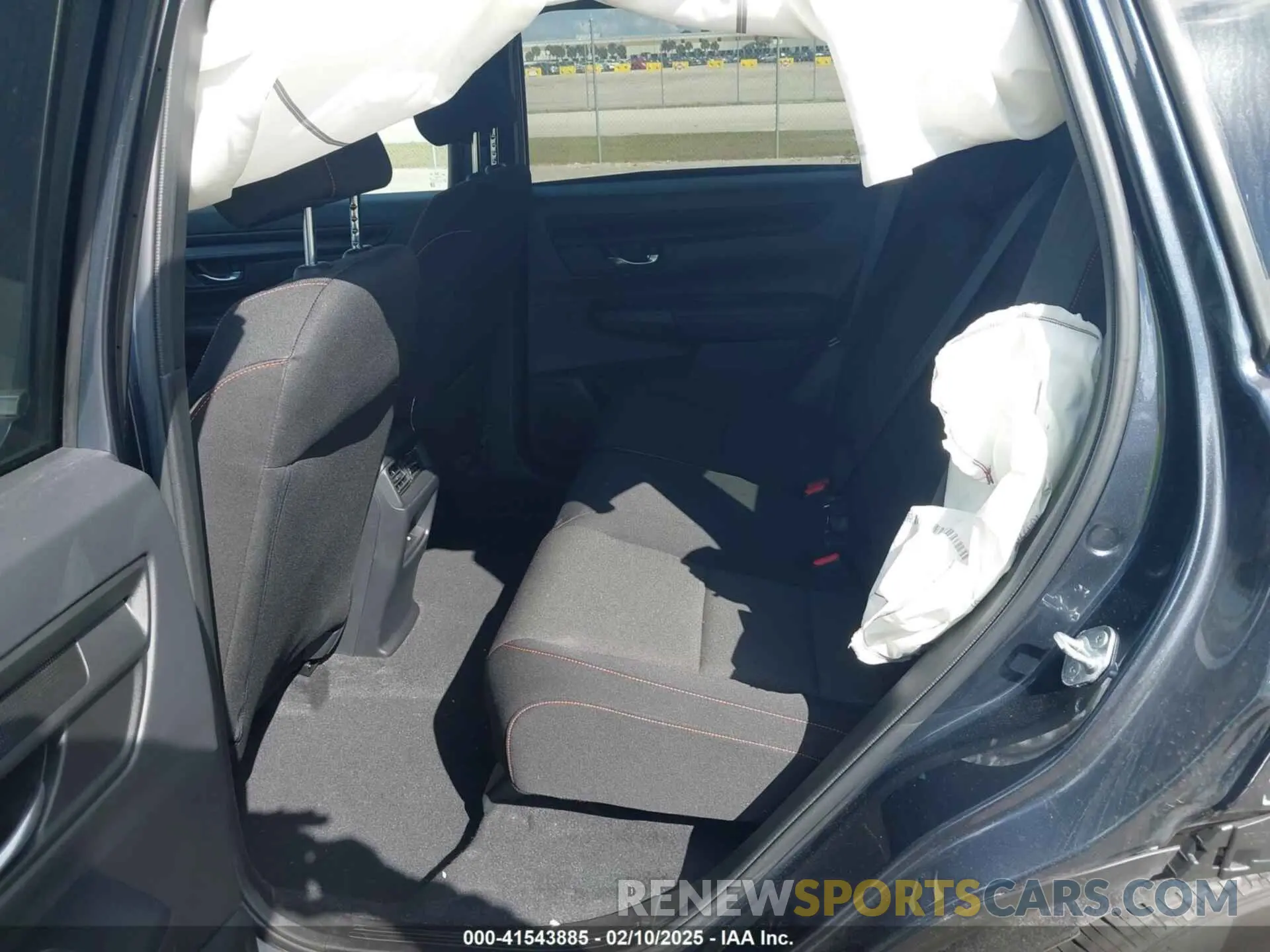 8 Photograph of a damaged car 2HKRS5H59PH701843 HONDA CR-V 2023