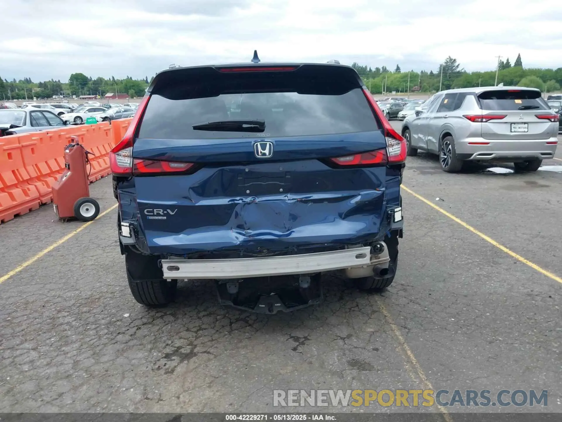 17 Photograph of a damaged car 2HKRS6H50PH813520 HONDA CR-V 2023