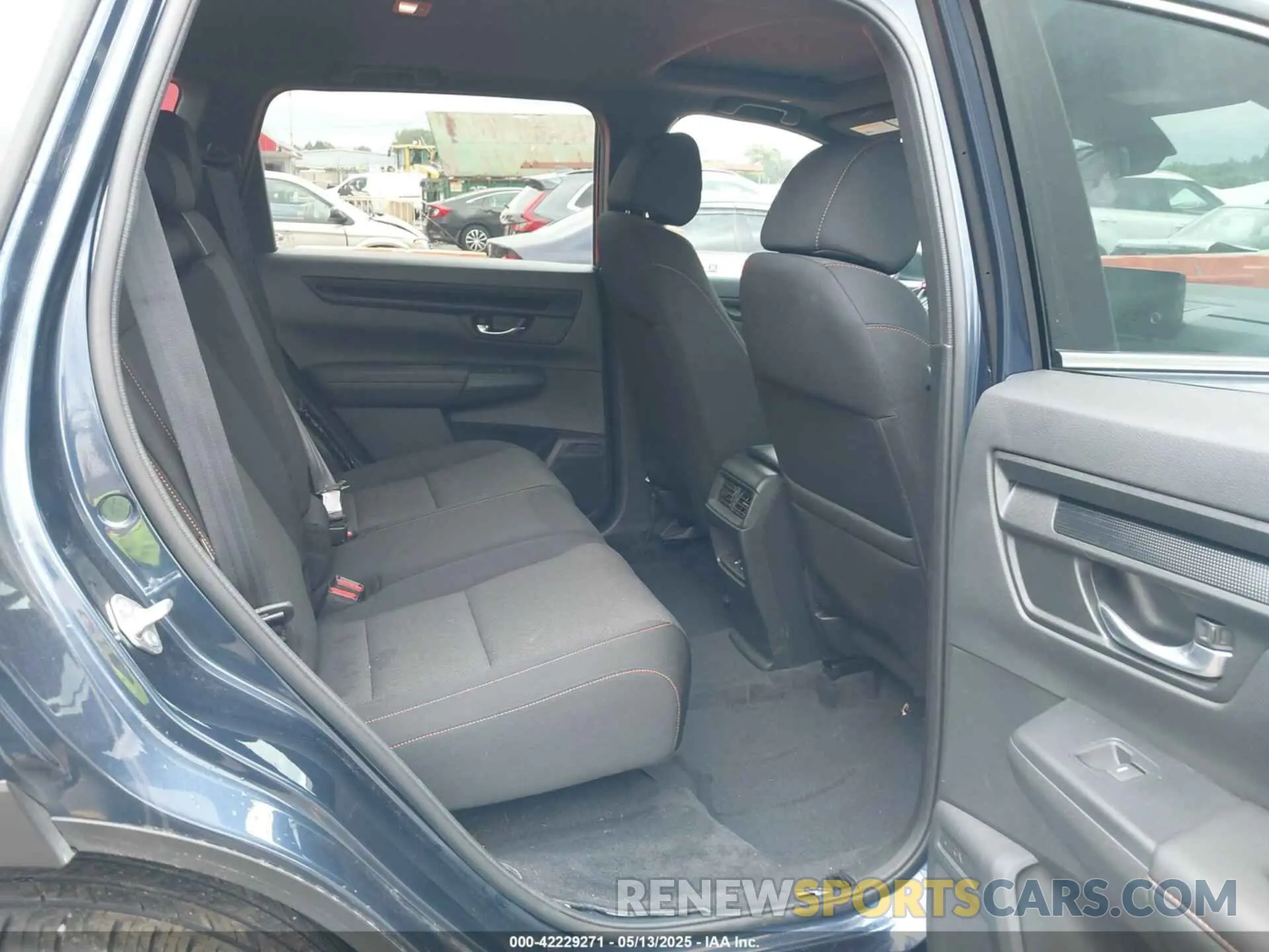 8 Photograph of a damaged car 2HKRS6H50PH813520 HONDA CR-V 2023