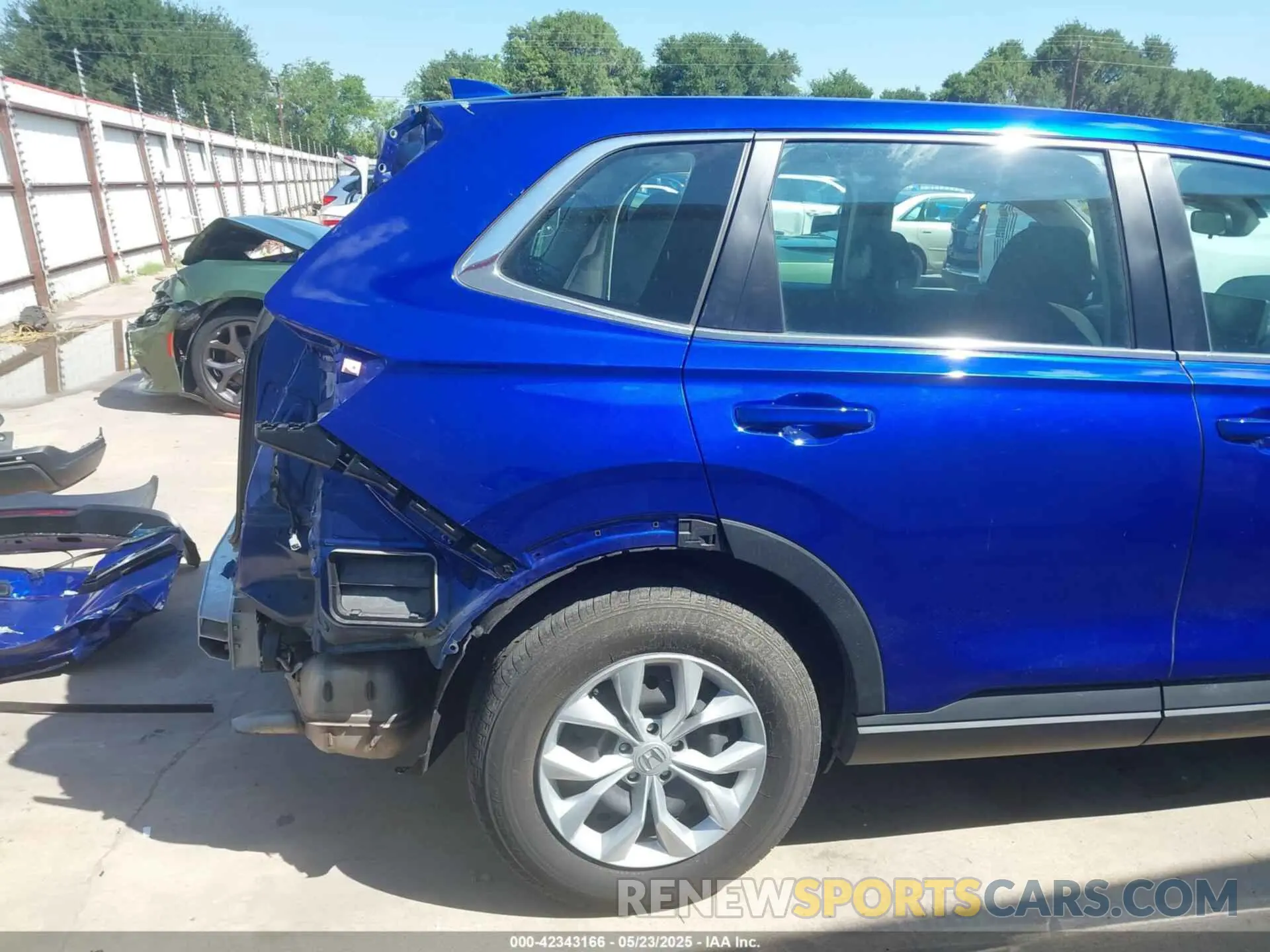 19 Photograph of a damaged car 5J6RS3H29PL002244 HONDA CR-V 2023