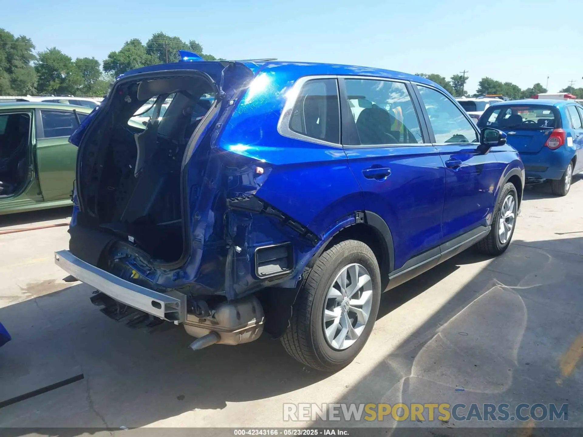 4 Photograph of a damaged car 5J6RS3H29PL002244 HONDA CR-V 2023