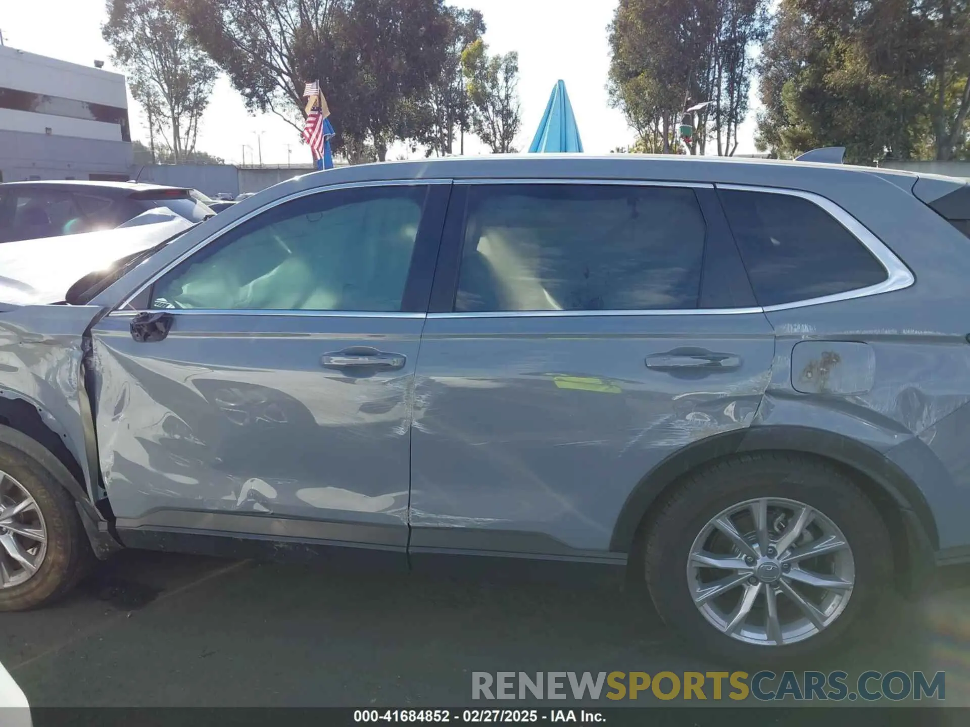 13 Photograph of a damaged car 5J6RS3H40PL005437 HONDA CR-V 2023