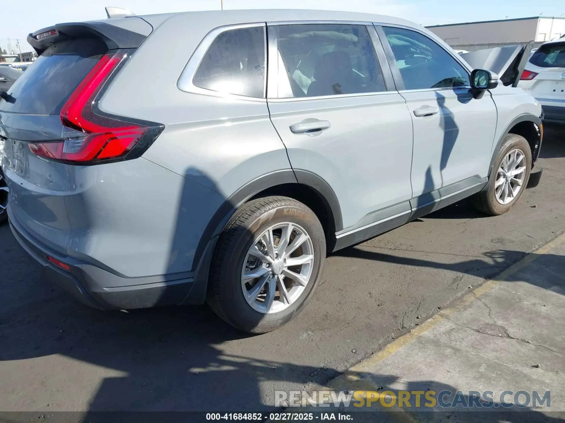 4 Photograph of a damaged car 5J6RS3H40PL005437 HONDA CR-V 2023