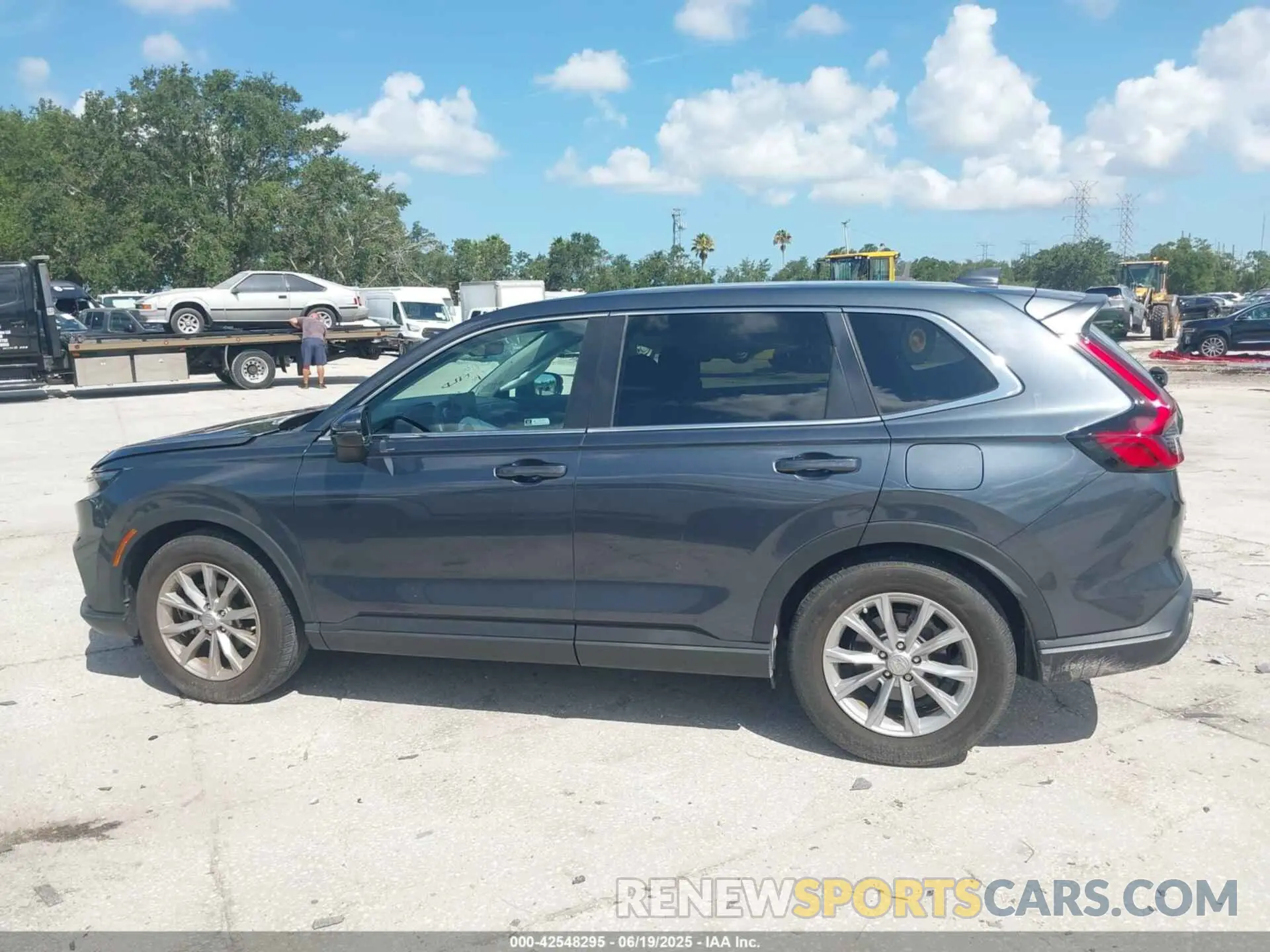 14 Photograph of a damaged car 5J6RS3H44PL003755 HONDA CR-V 2023