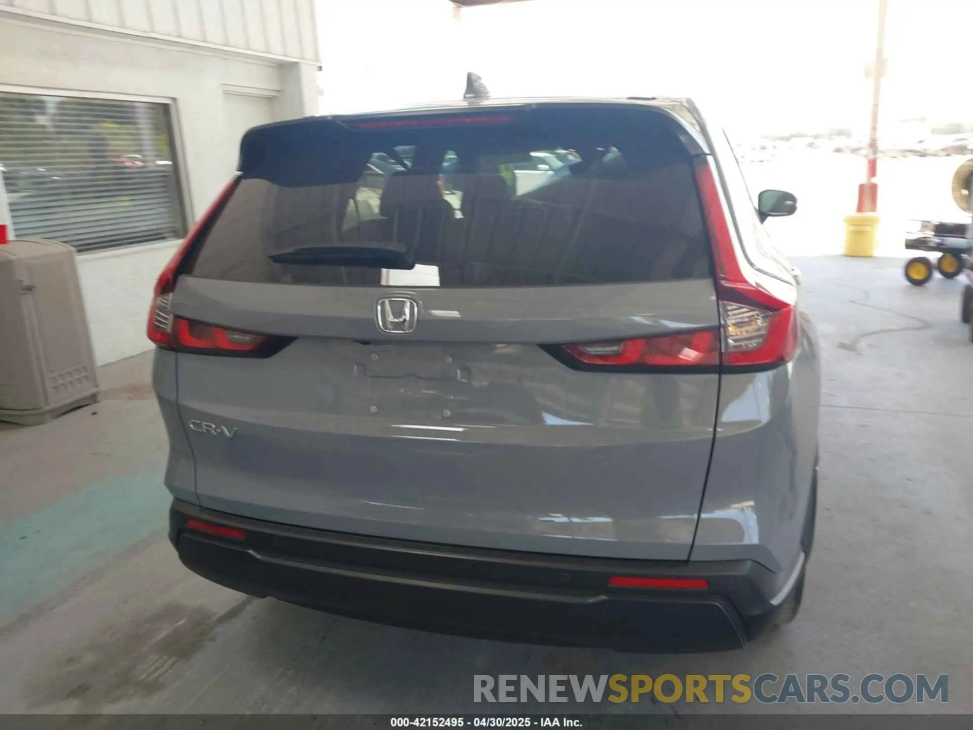 17 Photograph of a damaged car 5J6RS3H73PL003000 HONDA CR-V 2023