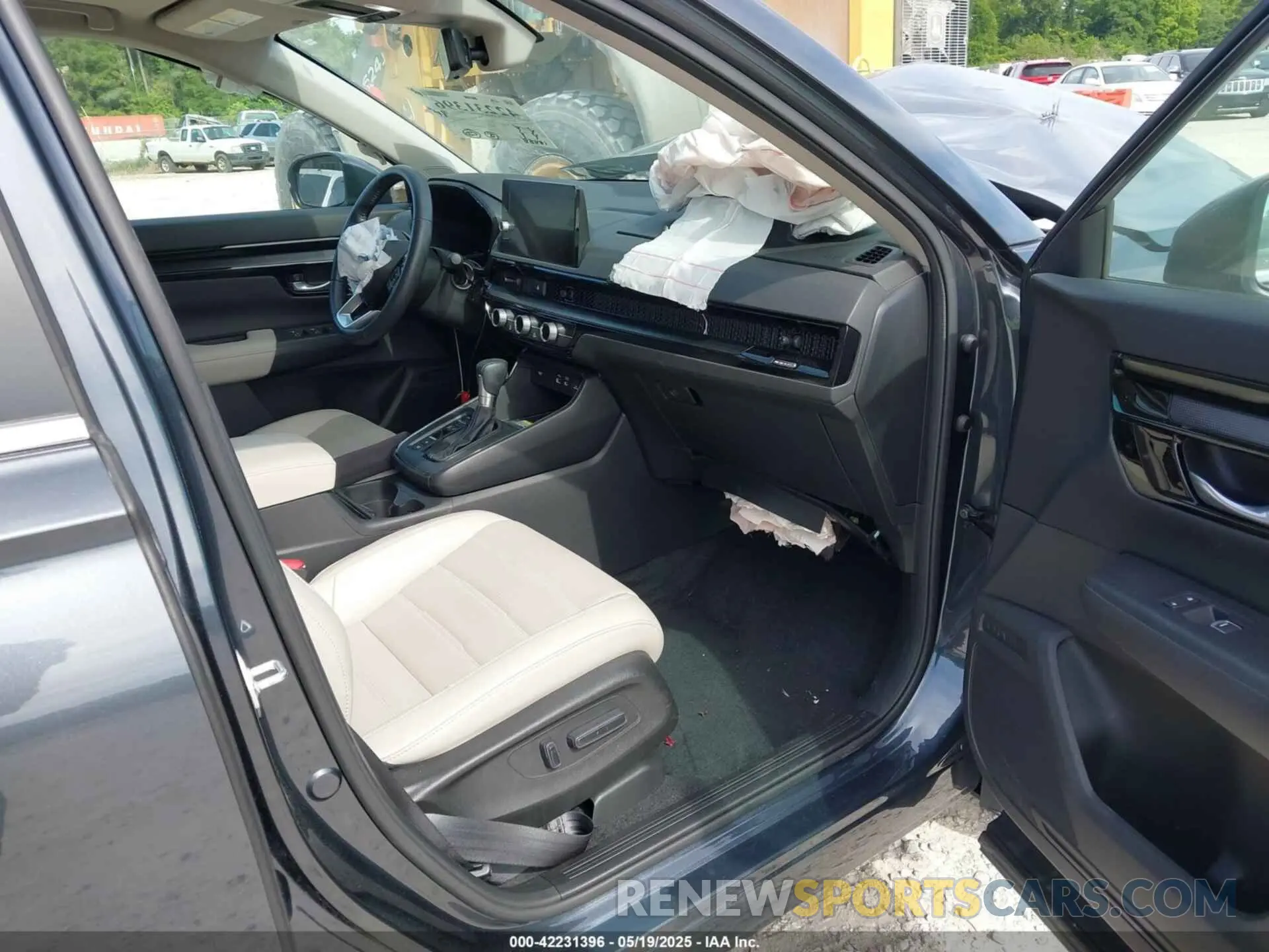 5 Photograph of a damaged car 5J6RS3H75PL000938 HONDA CR-V 2023