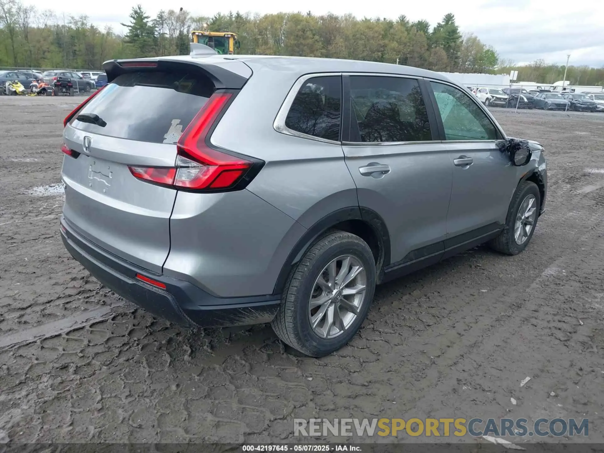 4 Photograph of a damaged car 5J6RS4H48PL000346 HONDA CR-V 2023