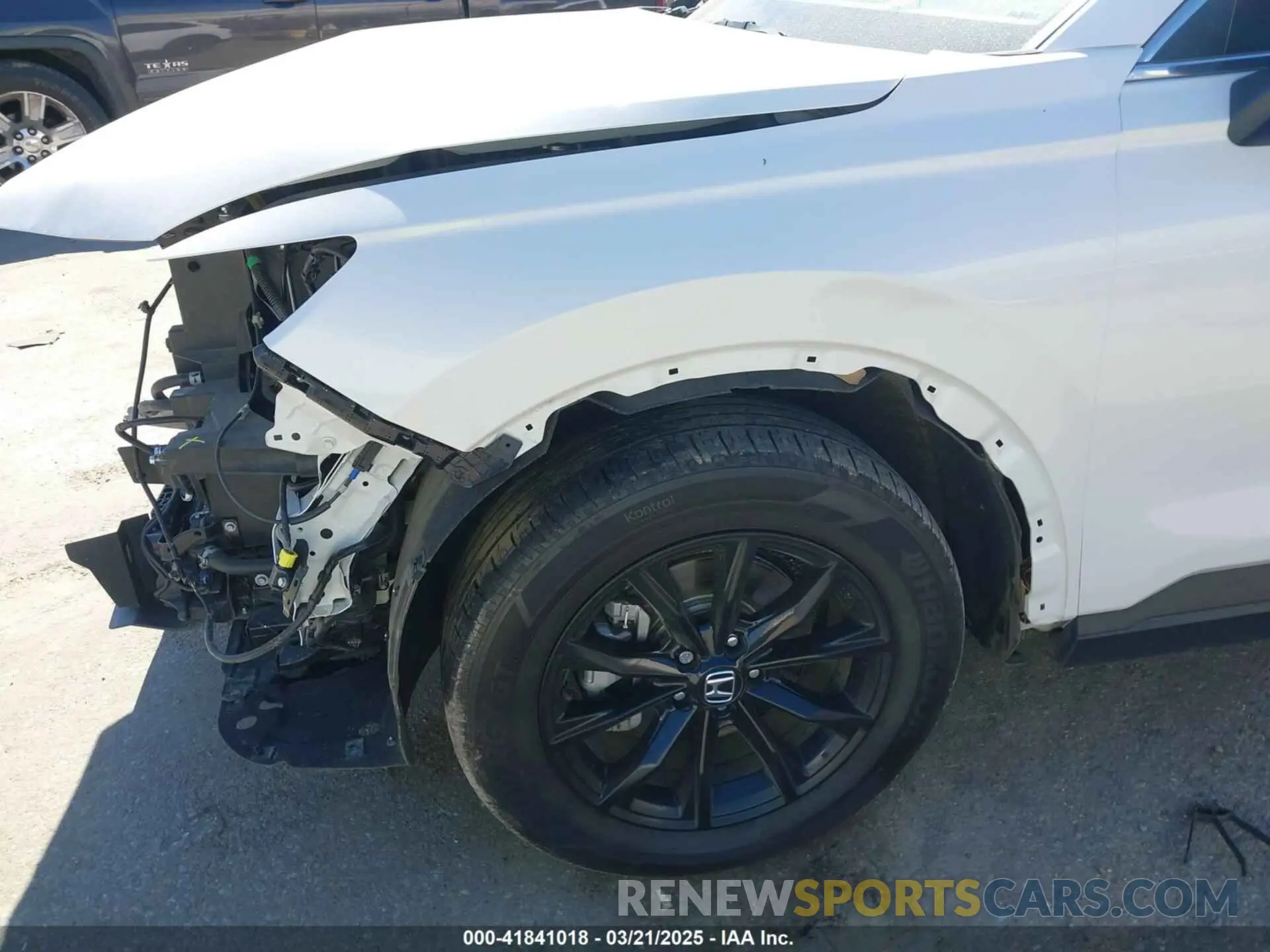 18 Photograph of a damaged car 5J6RS5H58PL000121 HONDA CR-V 2023