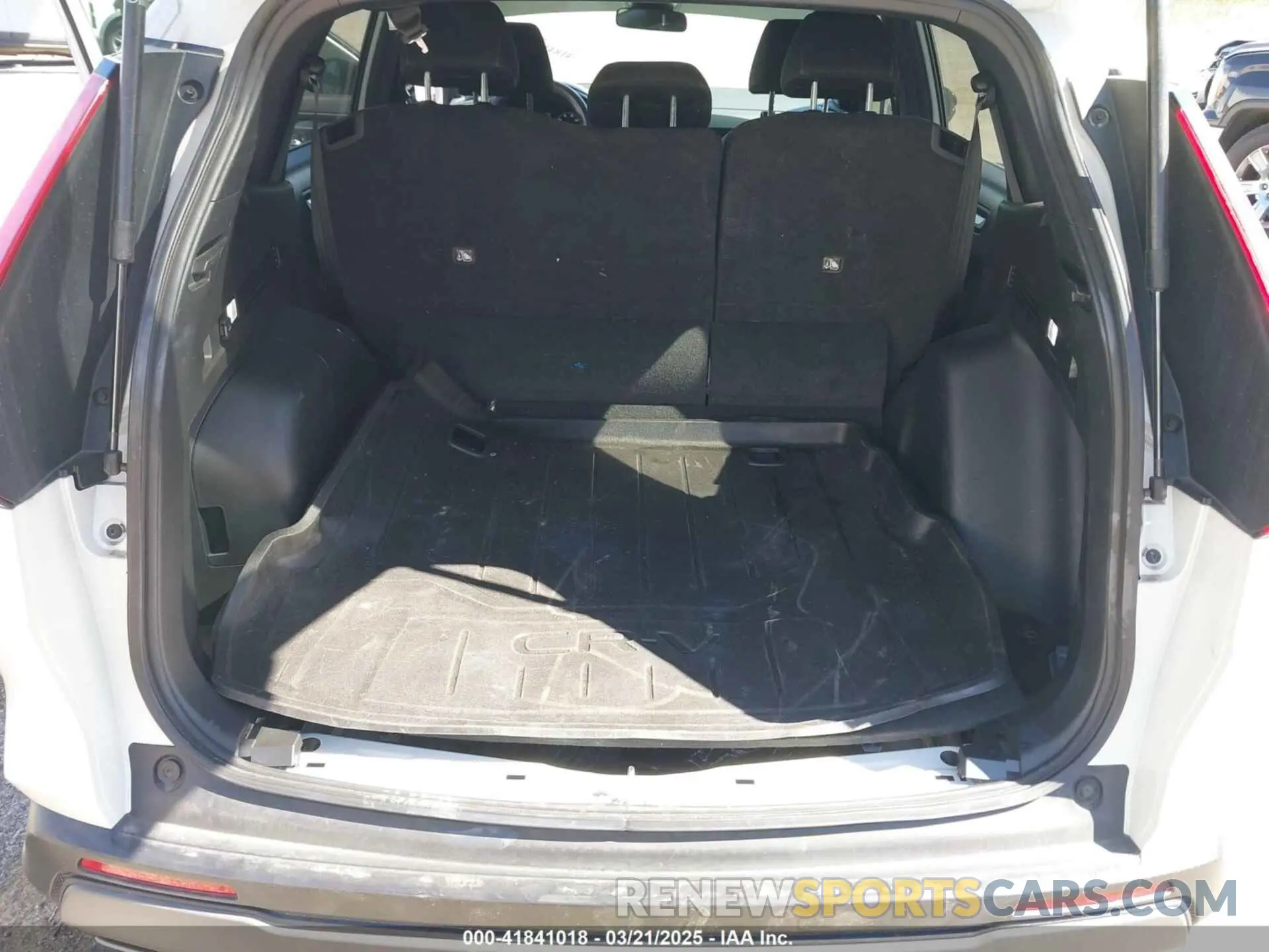 8 Photograph of a damaged car 5J6RS5H58PL000121 HONDA CR-V 2023