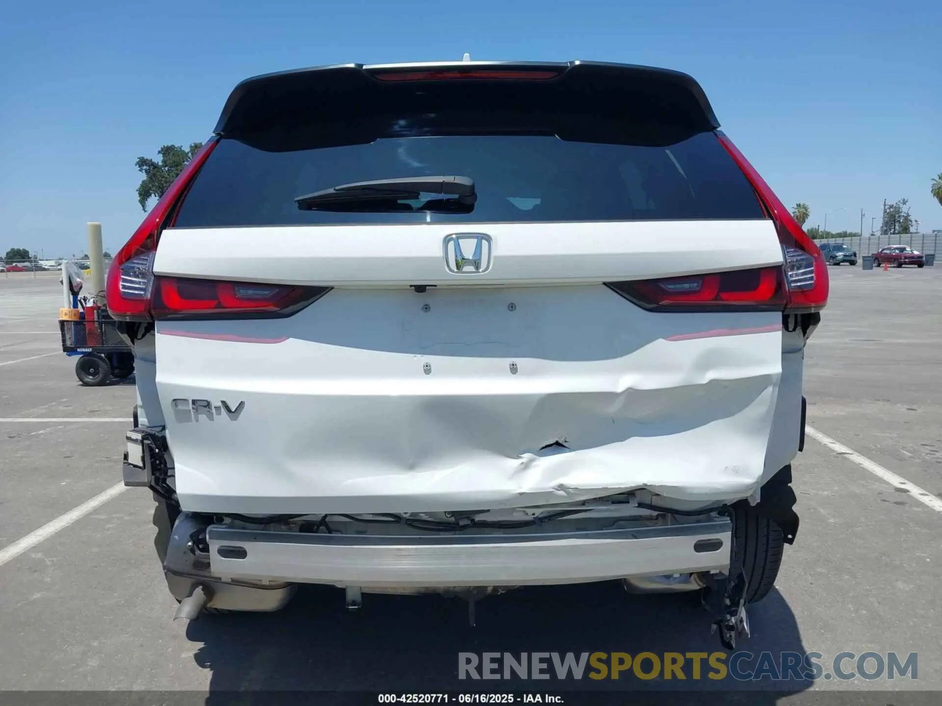 17 Photograph of a damaged car 7FARS3H70PE001363 HONDA CR-V 2023