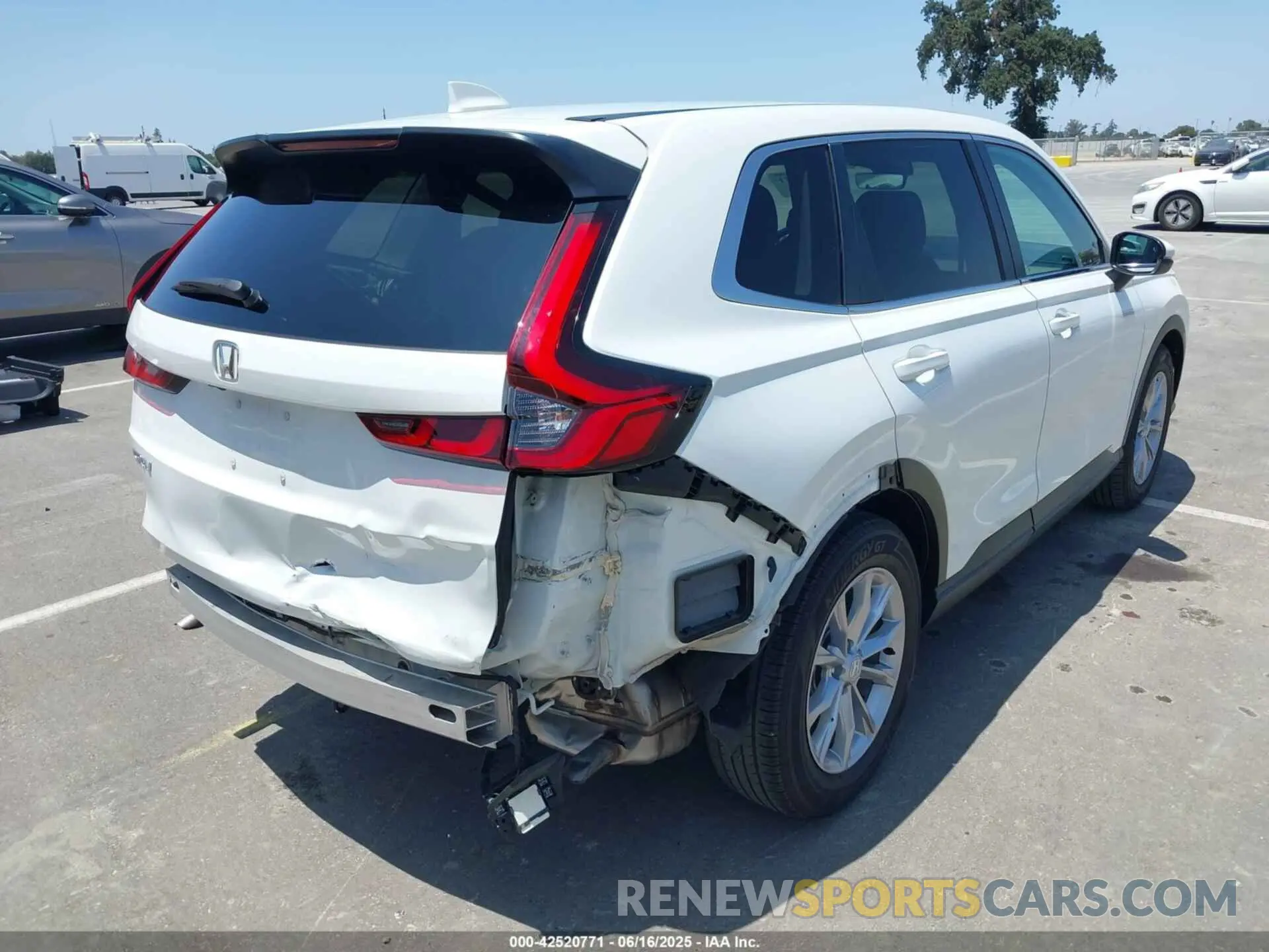 4 Photograph of a damaged car 7FARS3H70PE001363 HONDA CR-V 2023