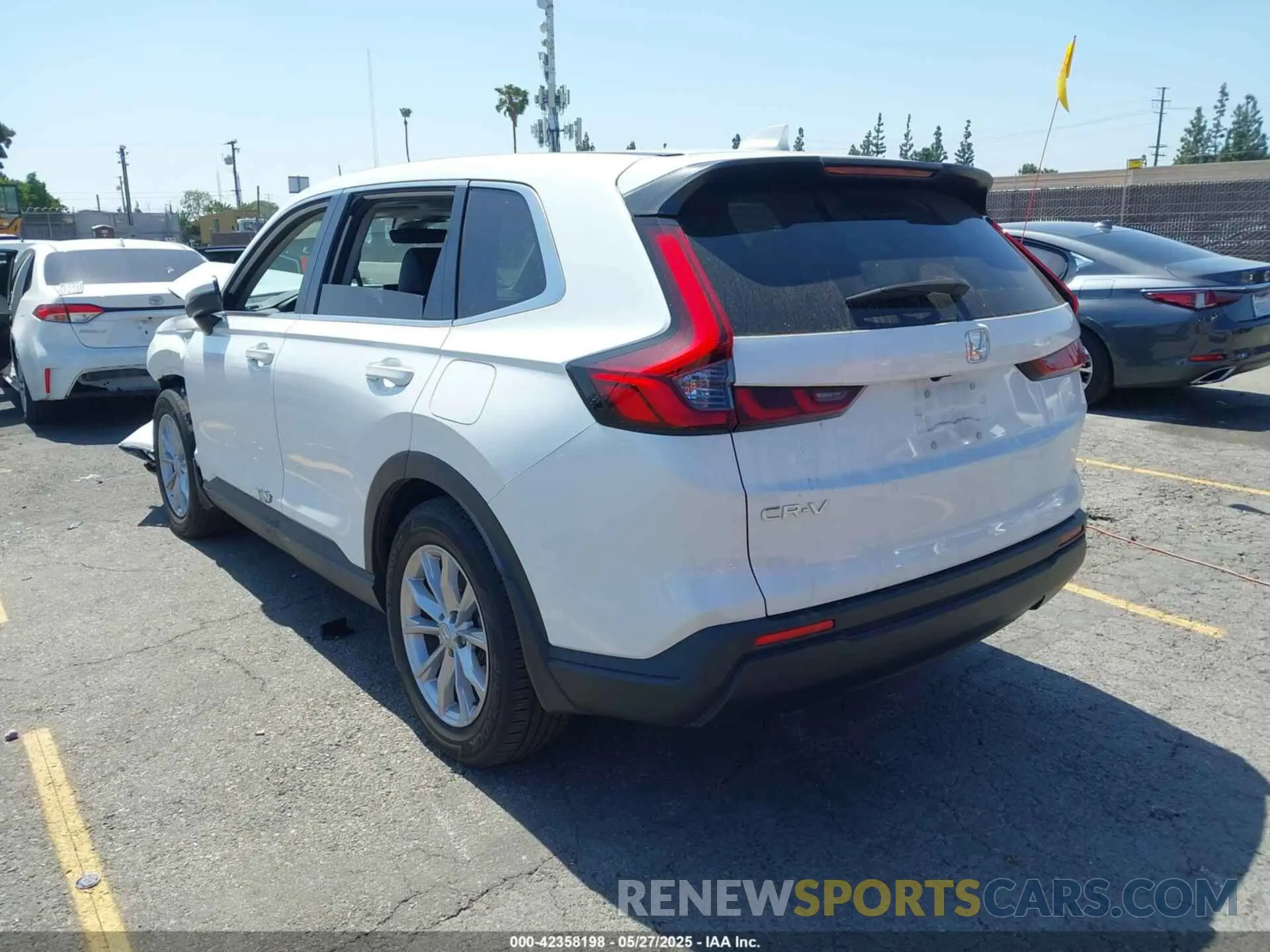 3 Photograph of a damaged car 7FARS3H70PE002481 HONDA CR-V 2023