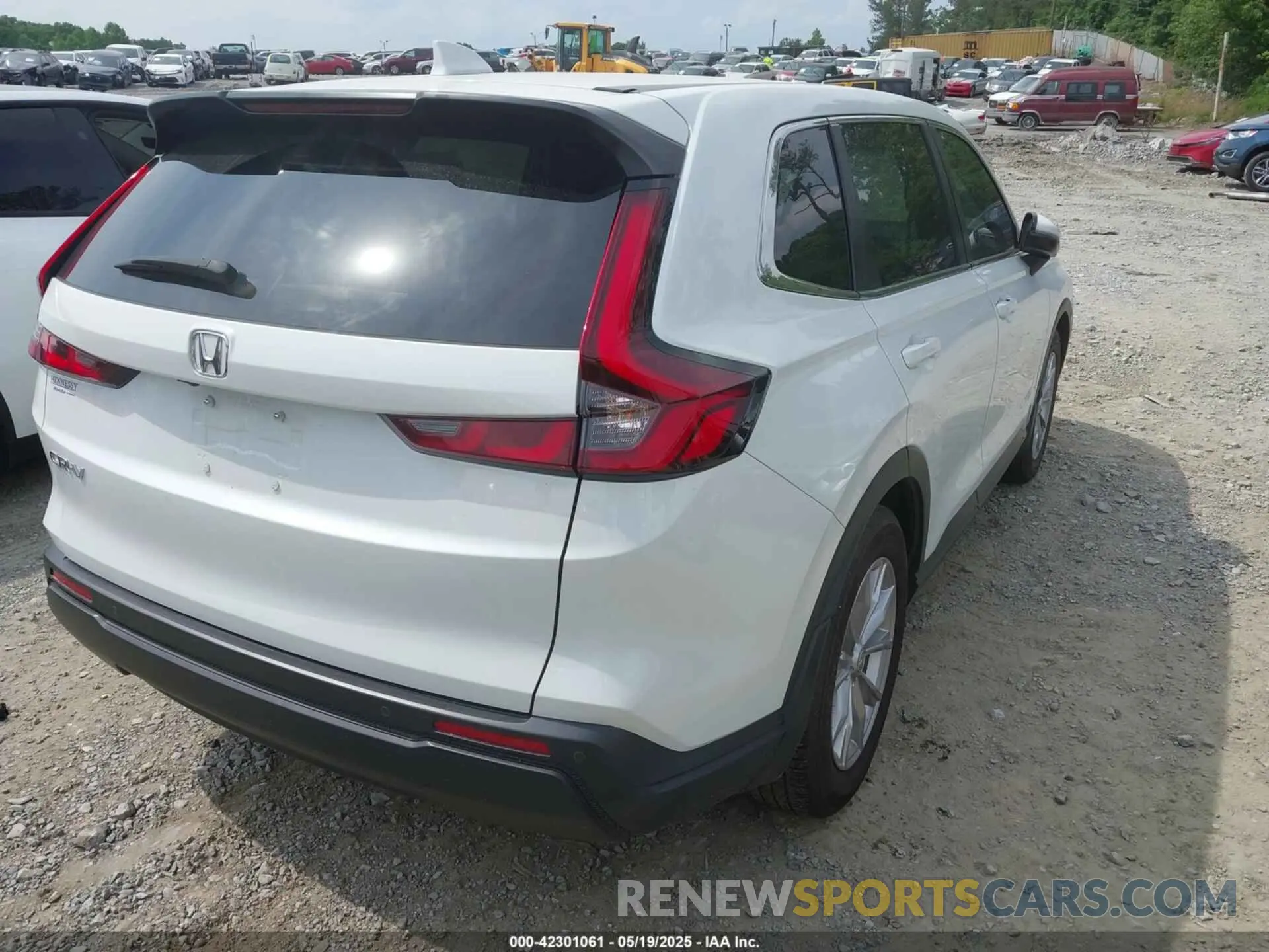 4 Photograph of a damaged car 7FARS3H70PE005008 HONDA CR-V 2023