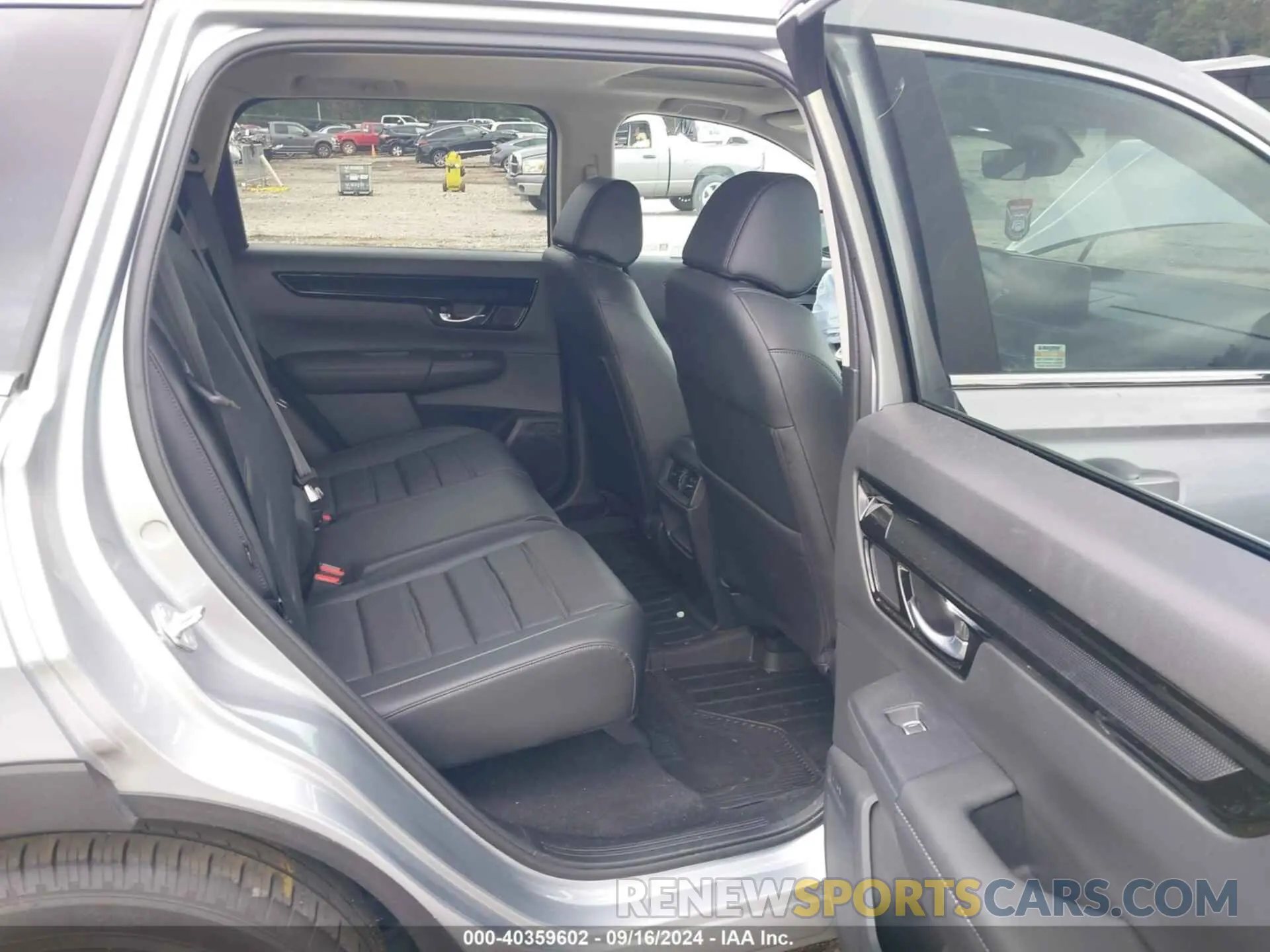 8 Photograph of a damaged car 7FARS3H75PE010916 HONDA CR-V 2023